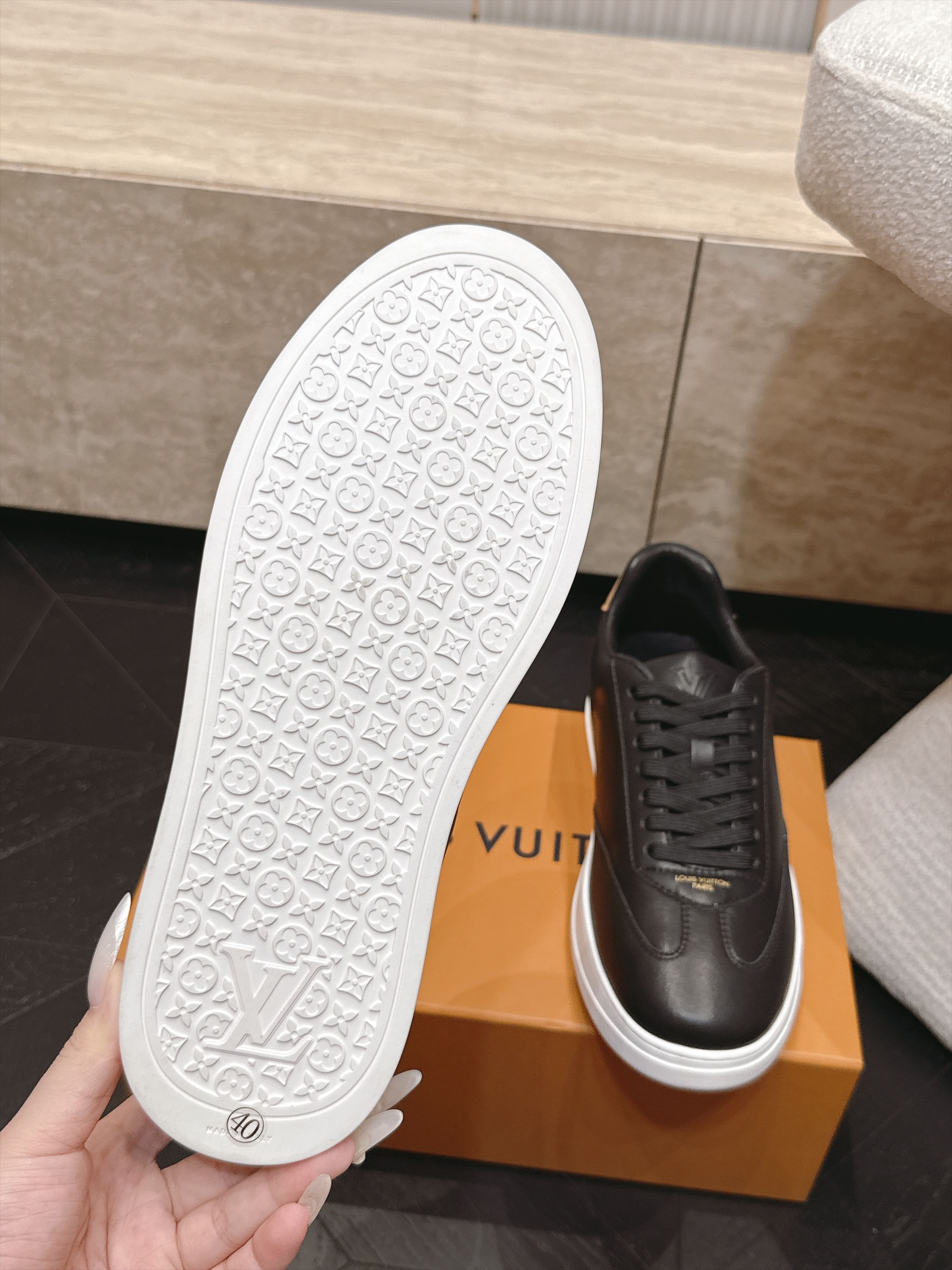 男款  LV路易威登L家 驴牌最新厚底丹宁牛仔布 压花 老花 厚底 休闲运动鞋 滑板鞋 原版购入开发 做货 这款Lago