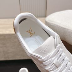 男款 LV路易威登L家 驴牌最新厚底丹宁牛仔布 压花 老花 厚底 休闲运动鞋 滑板鞋 原版购入开发 做货 这款Lago 男款 LV路易威登L家 驴牌最新厚底丹宁牛仔布 压花 老花 厚底 休闲运动鞋 滑板鞋 原版购入开发 做货 这款Lago