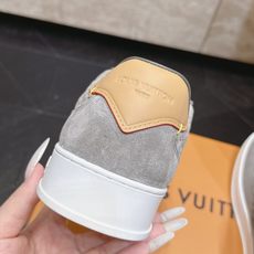男款 LV路易威登L家 驴牌最新厚底丹宁牛仔布 压花 老花 厚底 休闲运动鞋 滑板鞋 原版购入开发 做货 这款Lago 男款 LV路易威登L家 驴牌最新厚底丹宁牛仔布 压花 老花 厚底 休闲运动鞋 滑板鞋 原版购入开发 做货 这款Lago
