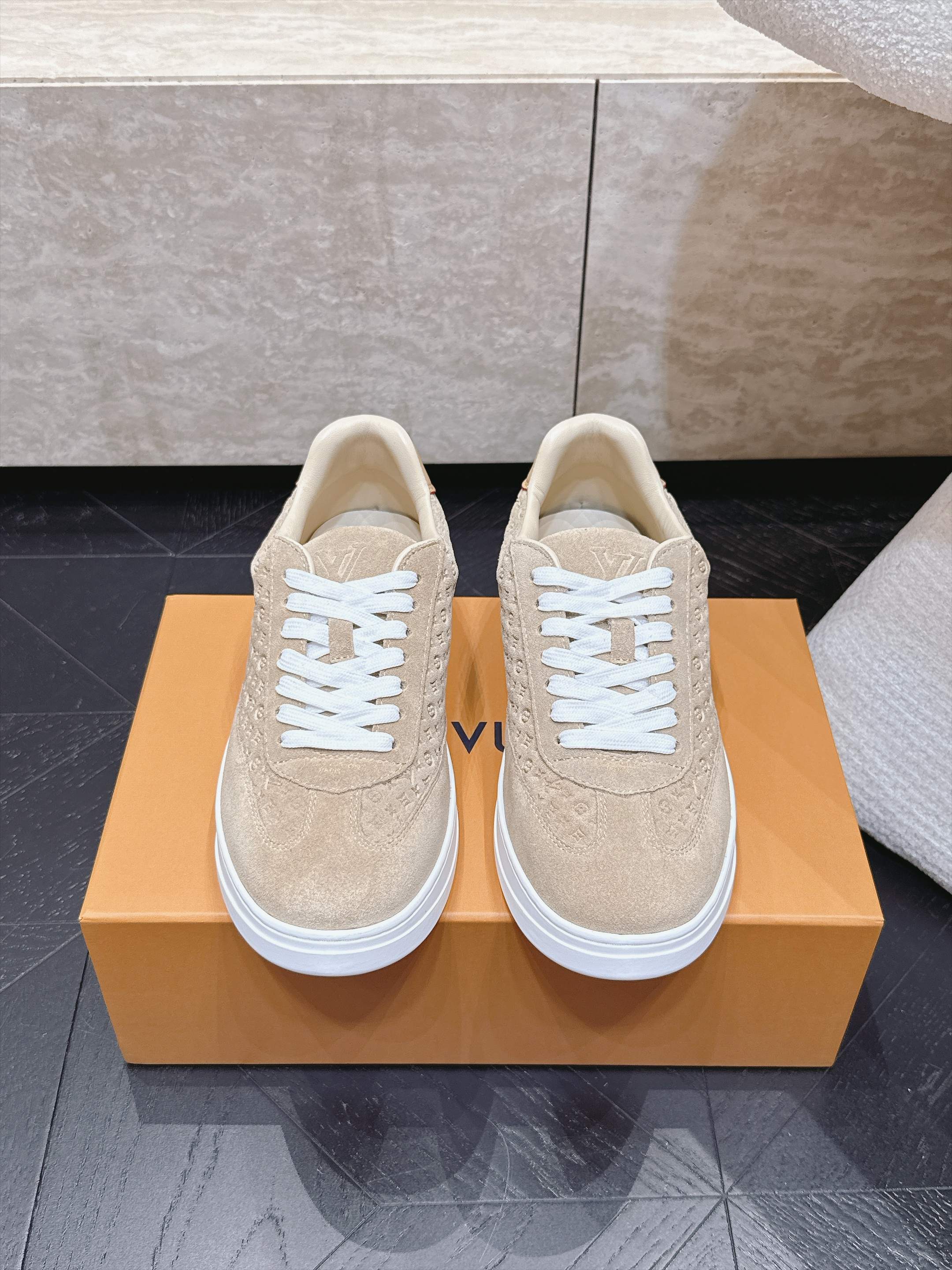 男款  LV路易威登L家 驴牌最新厚底丹宁牛仔布 压花 老花 厚底 休闲运动鞋 滑板鞋 原版购入开发 做货 这款Lago