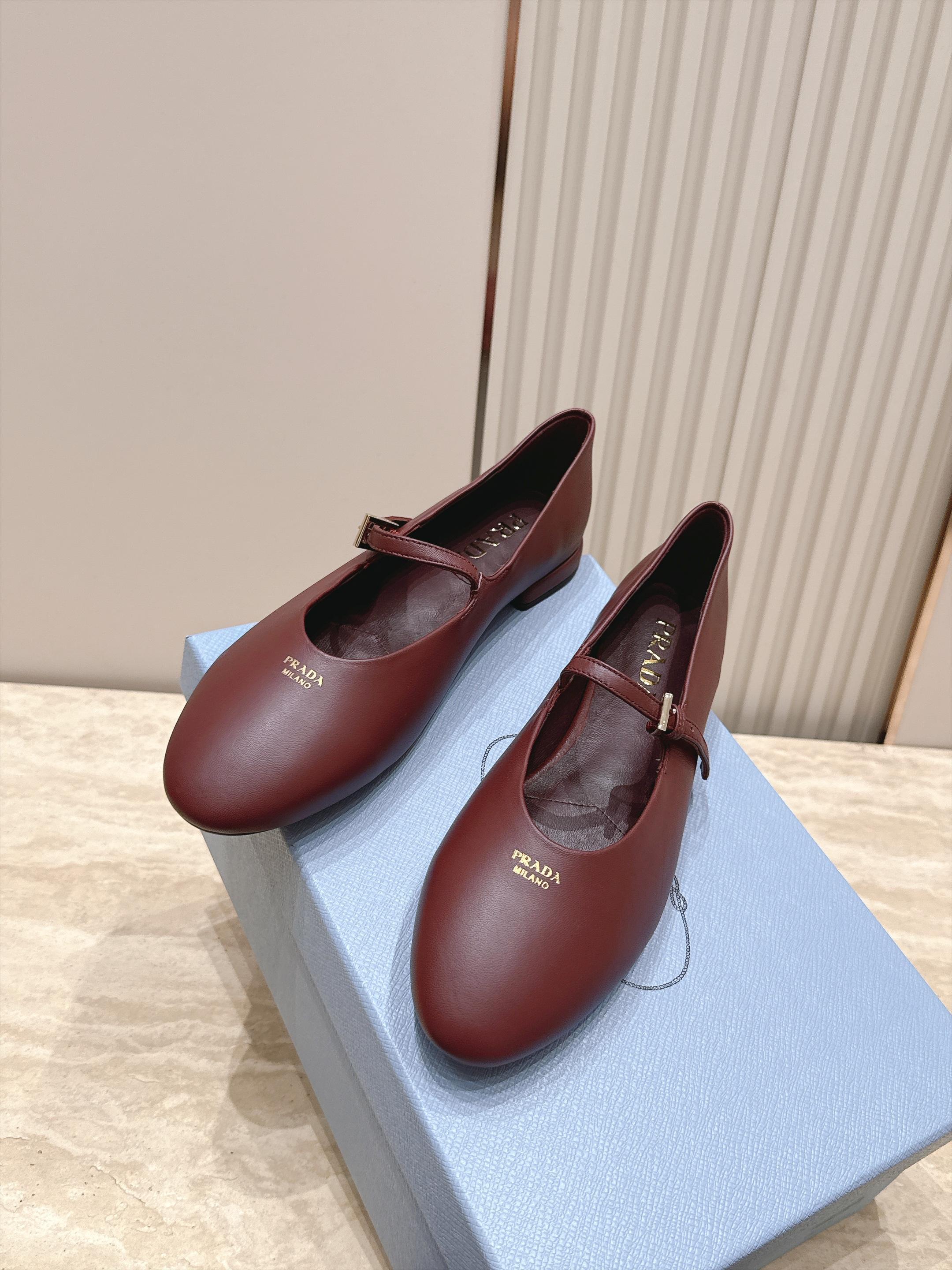 顶级版本   Prada 普拉达 2026ss新款玛丽珍平底鞋乐福鞋单鞋 网红爆款来袭！各大网红抢先体验、网红ins种草