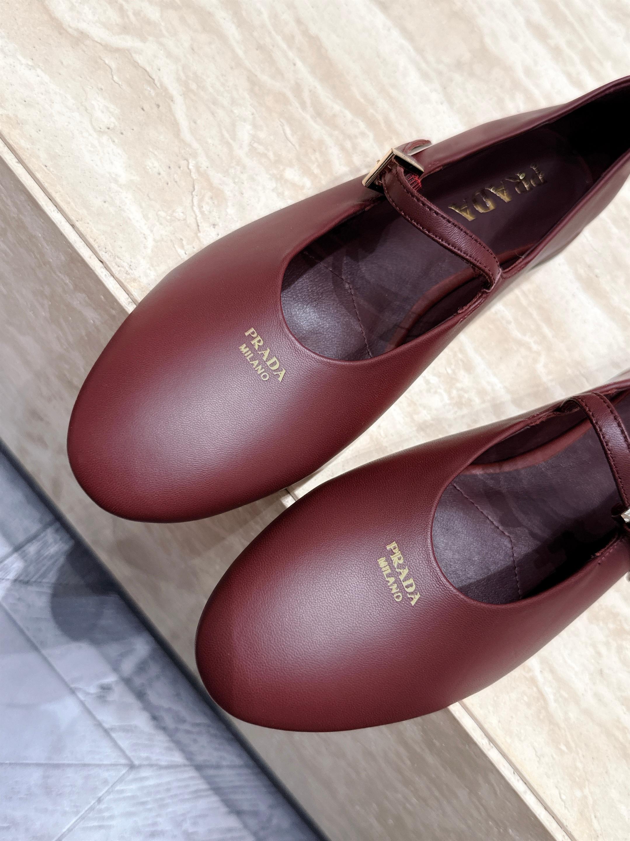顶级版本   Prada 普拉达 2026ss新款玛丽珍平底鞋乐福鞋单鞋 网红爆款来袭！各大网红抢先体验、网红ins种草