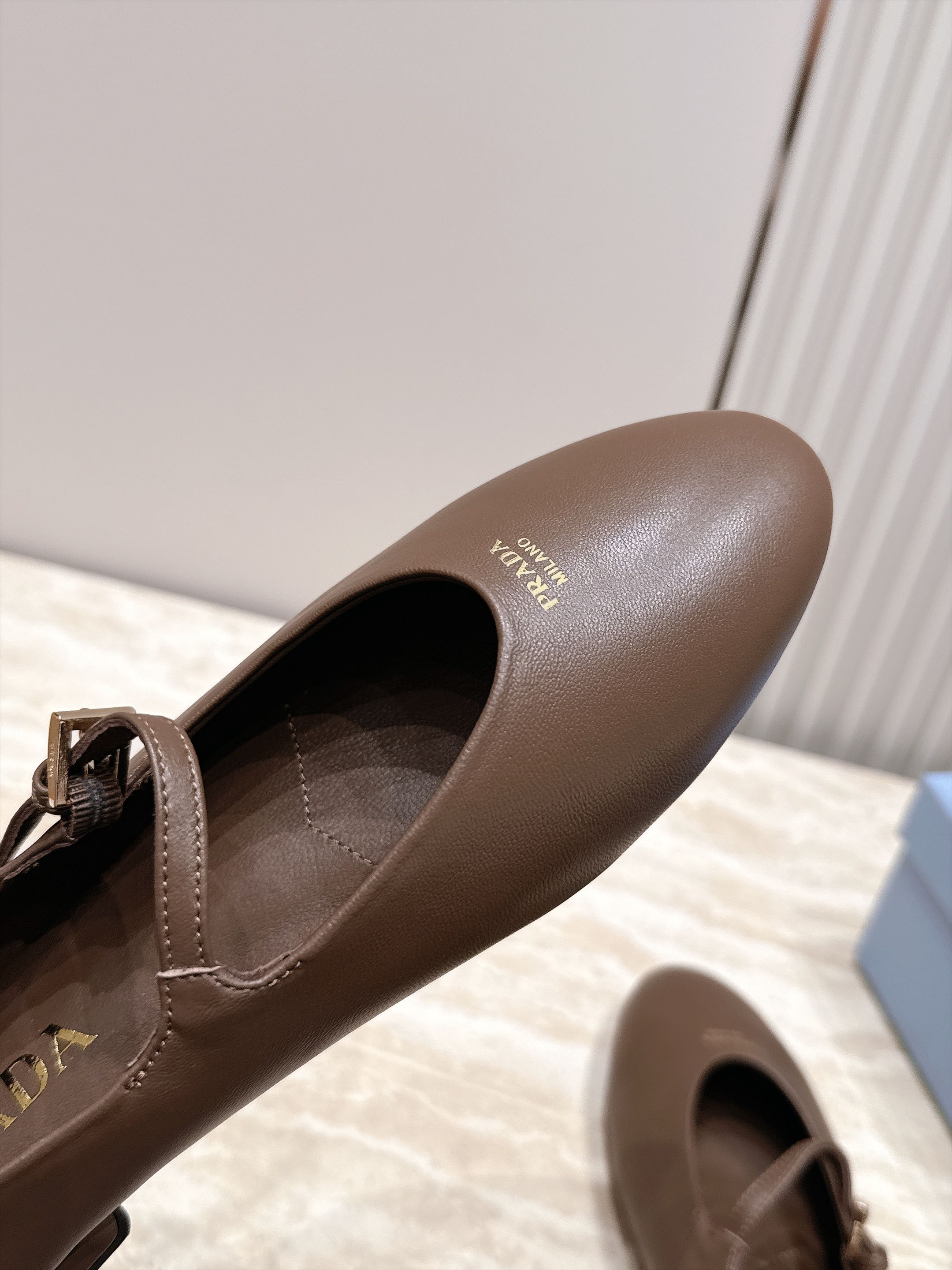 顶级版本   Prada 普拉达 2026ss新款玛丽珍平底鞋乐福鞋单鞋 网红爆款来袭！各大网红抢先体验、网红ins种草