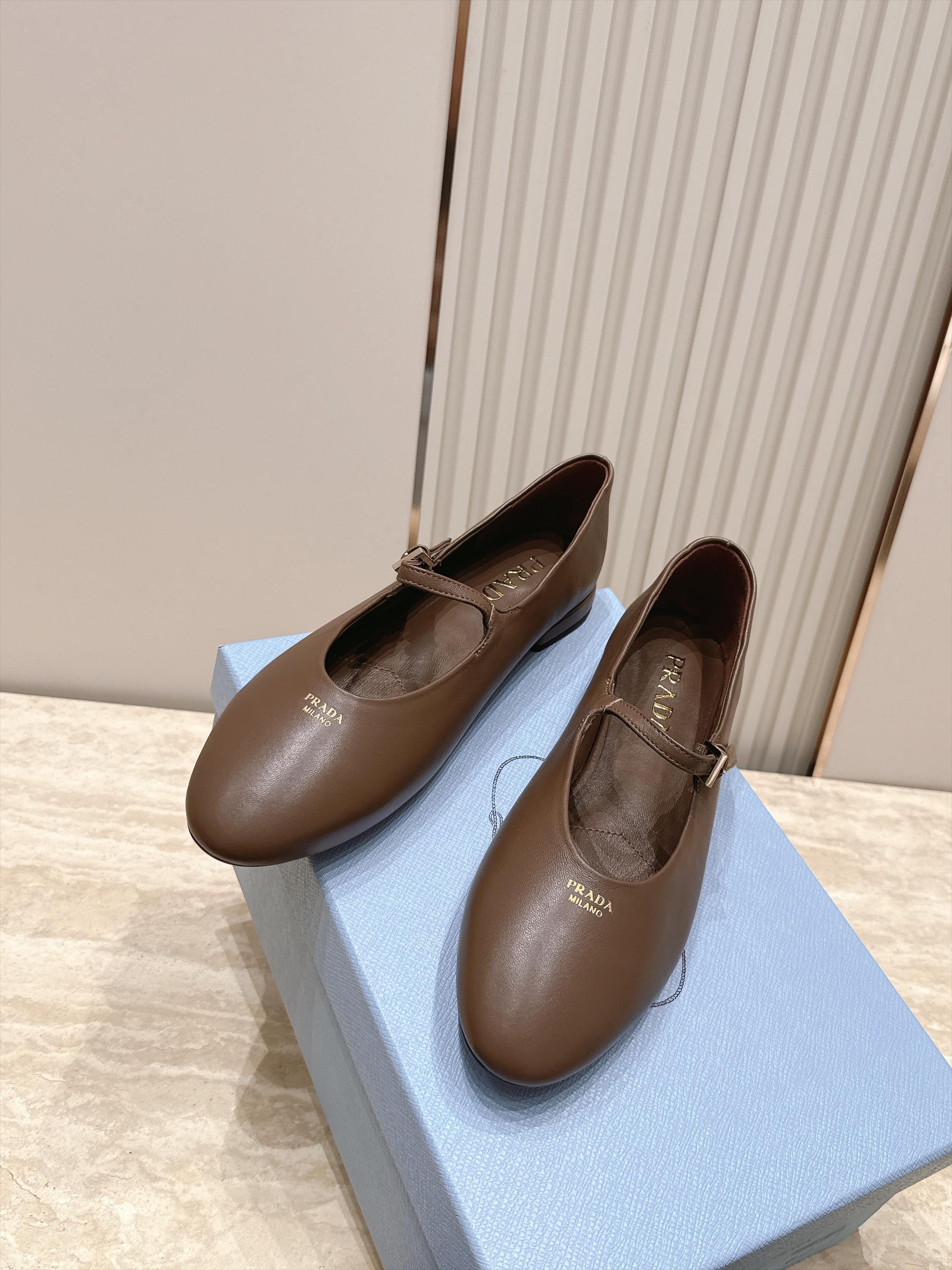 顶级版本   Prada 普拉达 2026ss新款玛丽珍平底鞋乐福鞋单鞋 网红爆款来袭！各大网红抢先体验、网红ins种草