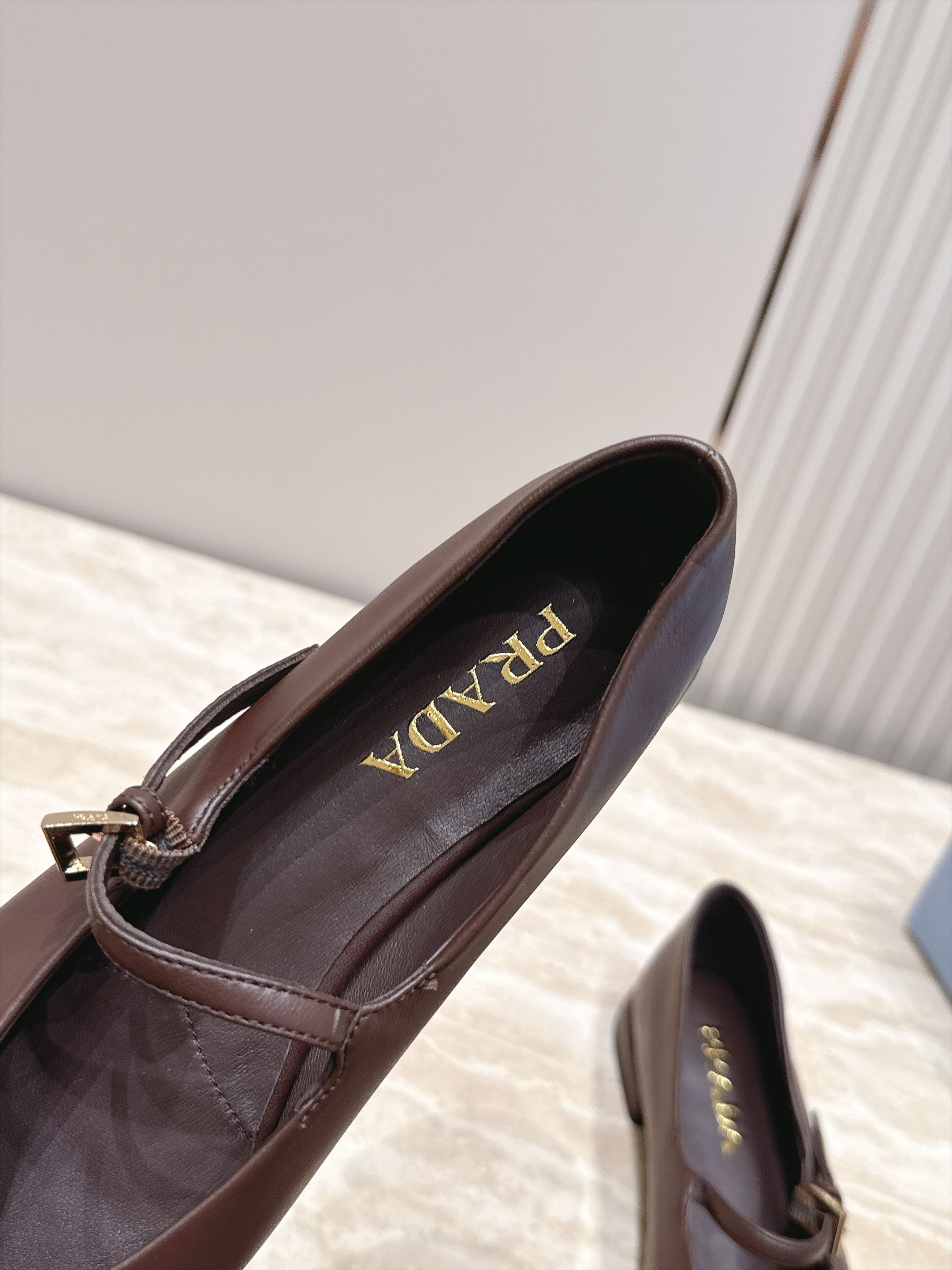 顶级版本   Prada 普拉达 2026ss新款玛丽珍平底鞋乐福鞋单鞋 网红爆款来袭！各大网红抢先体验、网红ins种草