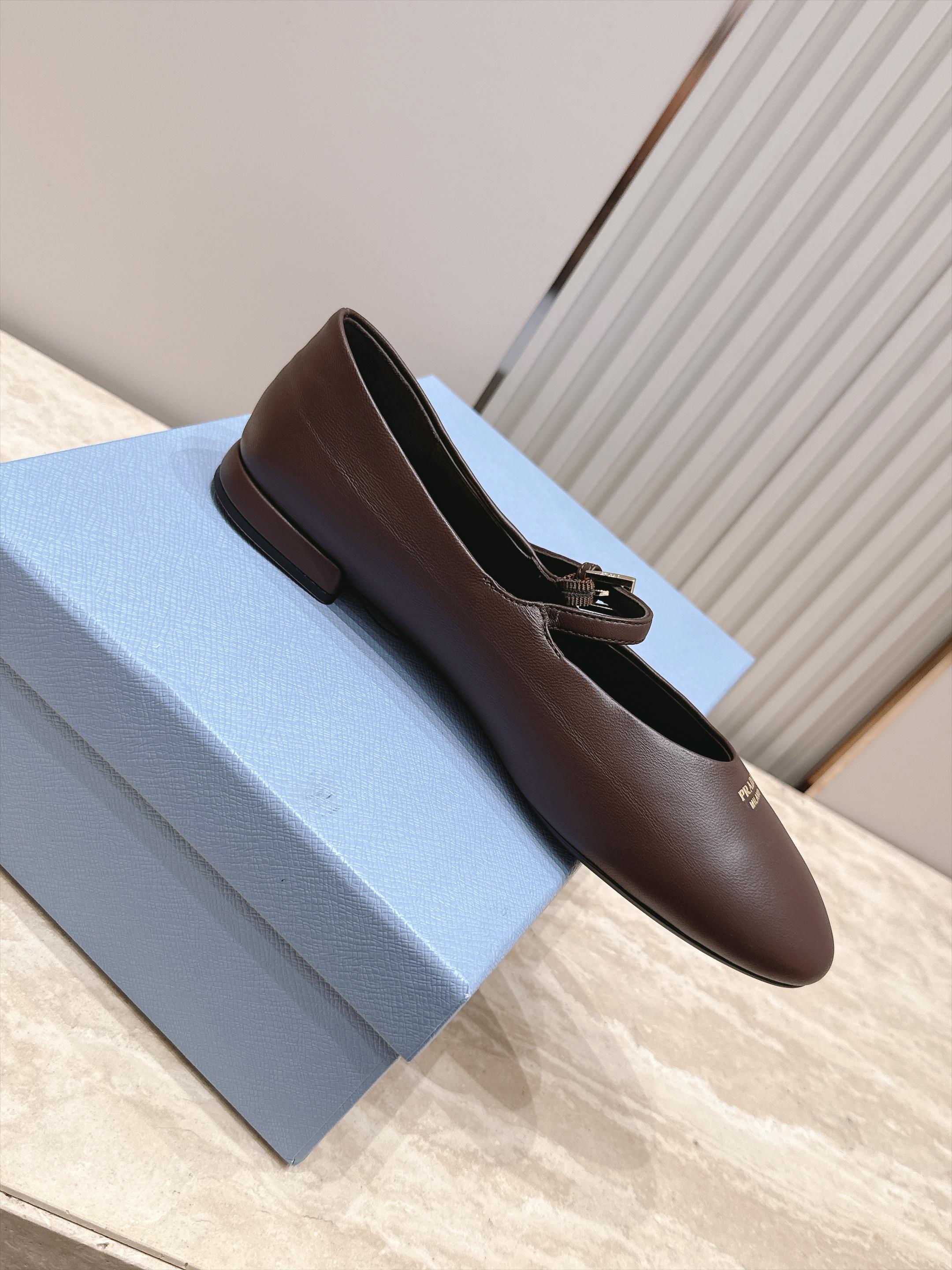 顶级版本   Prada 普拉达 2026ss新款玛丽珍平底鞋乐福鞋单鞋 网红爆款来袭！各大网红抢先体验、网红ins种草