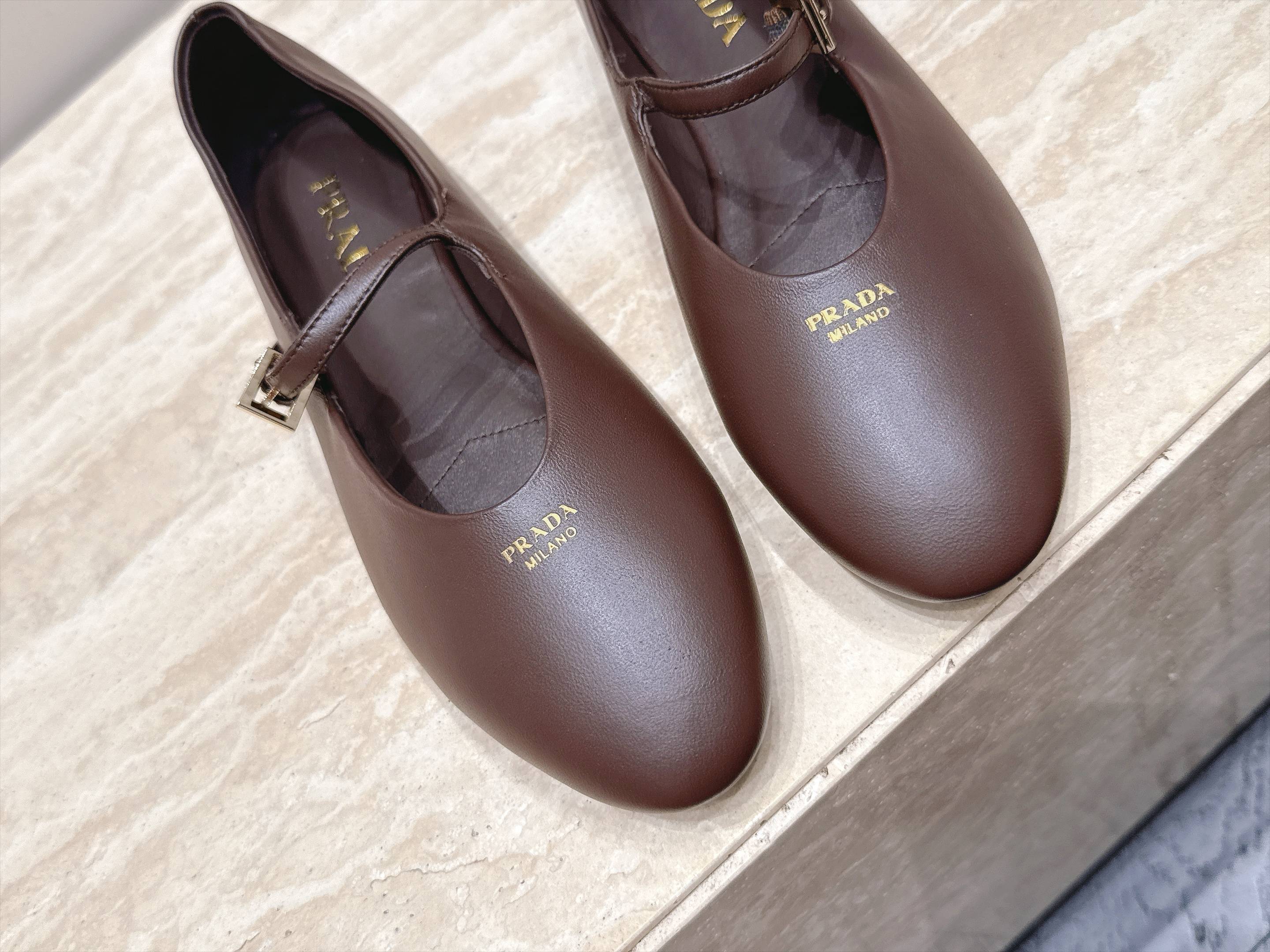 顶级版本   Prada 普拉达 2026ss新款玛丽珍平底鞋乐福鞋单鞋 网红爆款来袭！各大网红抢先体验、网红ins种草