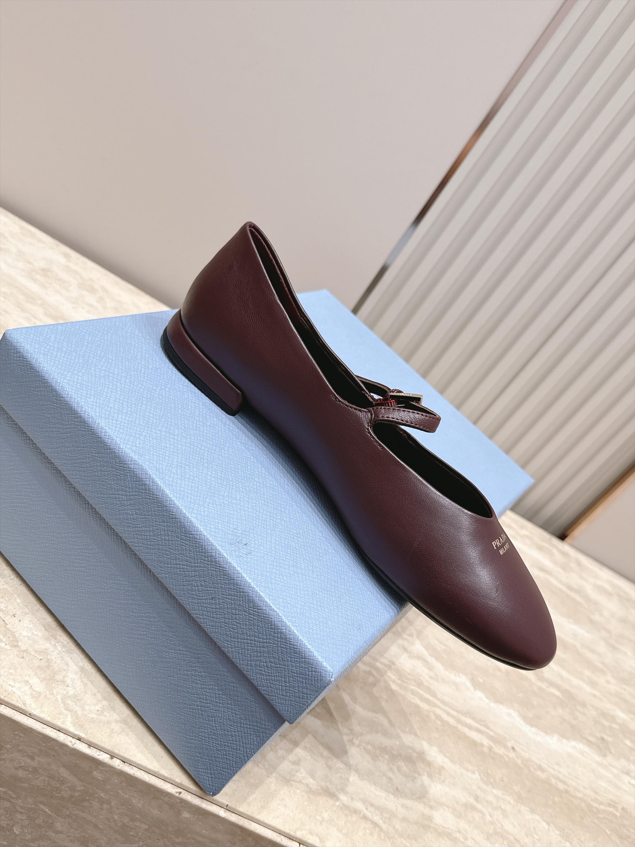 顶级版本   Prada 普拉达 2026ss新款玛丽珍平底鞋乐福鞋单鞋 网红爆款来袭！各大网红抢先体验、网红ins种草