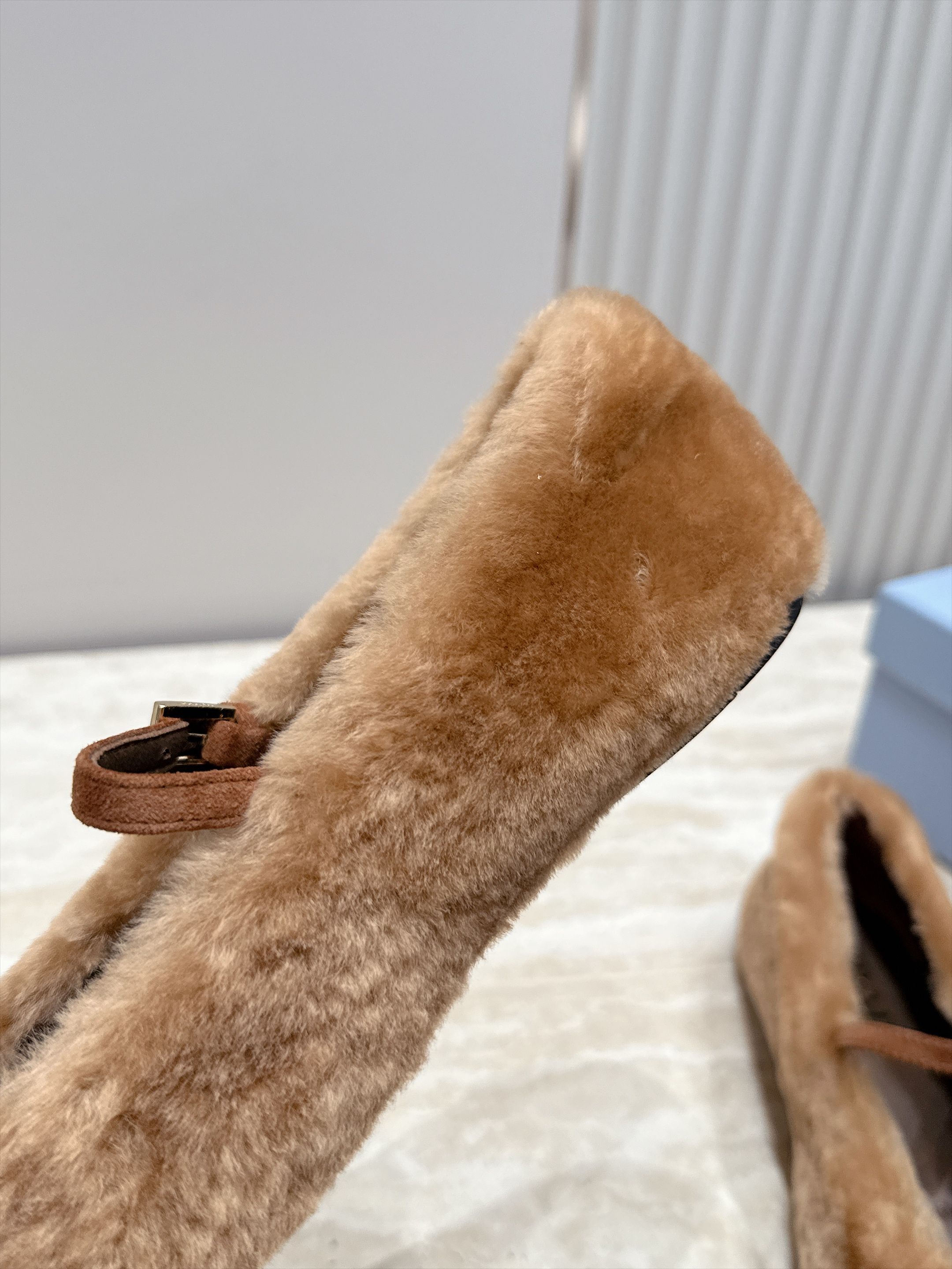 顶级版本   Prada 普拉达 2026ss新款玛丽珍平底鞋乐福鞋毛毛单鞋 网红爆款来袭！各大网红抢先体验、网红ins