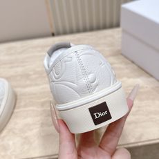 情侣款 女士-10 Dior 迪奥 26ss走秀系列 新款压花休闲乐福鞋板鞋 以品牌经典标志性的字母压印花皮面打造,立 情侣款 女士-10 Dior 迪奥 26ss走秀系列 新款压花休闲乐福鞋板鞋 以品牌经典标志性的字母压印花皮面打造,立