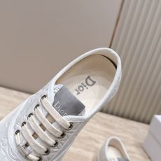 情侣款 女士-10 Dior 迪奥 26ss走秀系列 新款压花休闲乐福鞋板鞋 以品牌经典标志性的字母压印花皮面打造,立 情侣款 女士-10 Dior 迪奥 26ss走秀系列 新款压花休闲乐福鞋板鞋 以品牌经典标志性的字母压印花皮面打造,立
