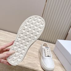 情侣款 女士-10 Dior 迪奥 26ss走秀系列 新款压花休闲乐福鞋板鞋 以品牌经典标志性的字母压印花皮面打造,立 情侣款 女士-10 Dior 迪奥 26ss走秀系列 新款压花休闲乐福鞋板鞋 以品牌经典标志性的字母压印花皮面打造,立