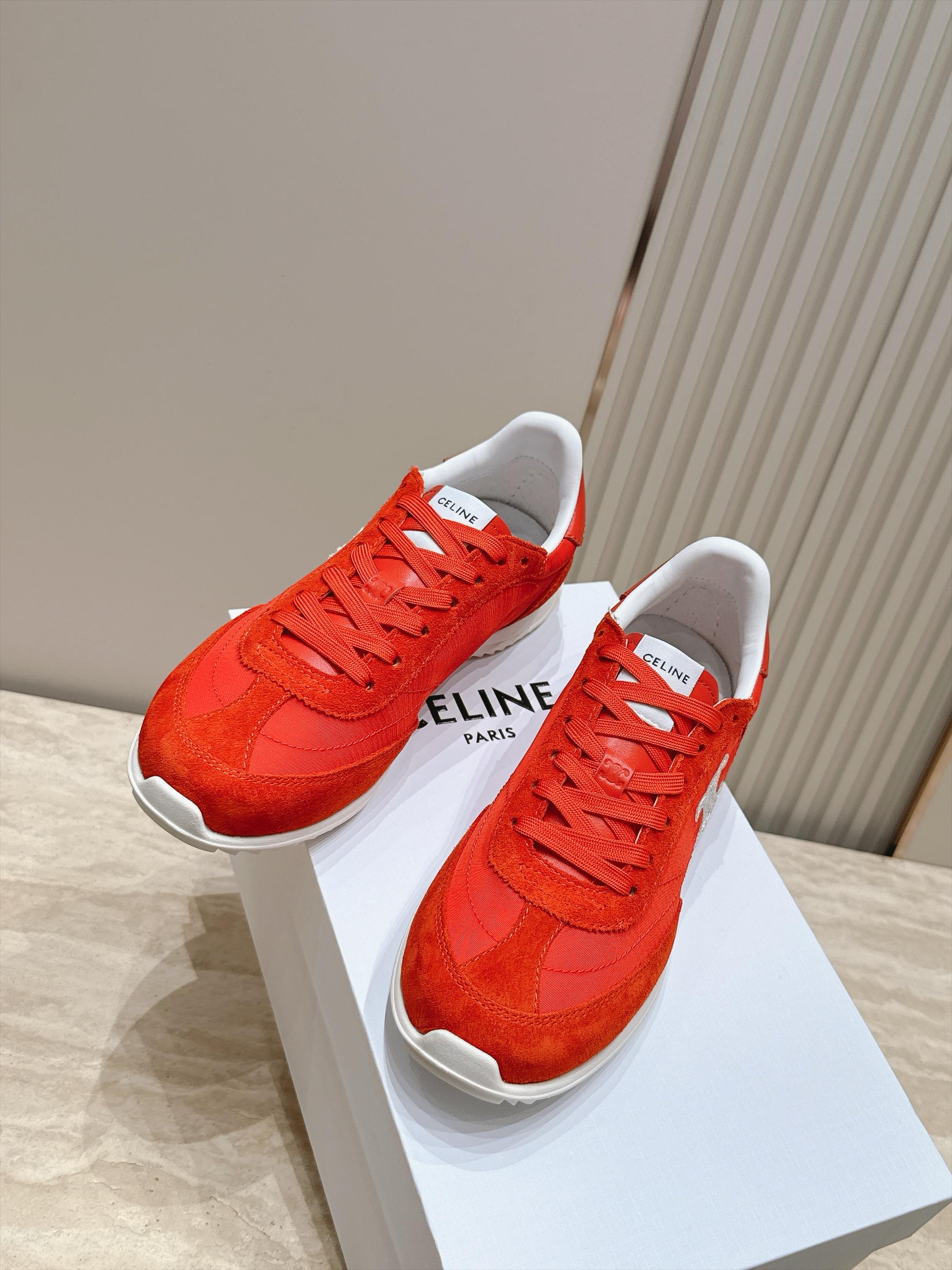 Celine 赛琳  26新款凯旋门德训鞋阿甘鞋休闲鞋 这是充满街头感的一双鞋子，延续经典设计非常赞 这款鞋有它自己独特