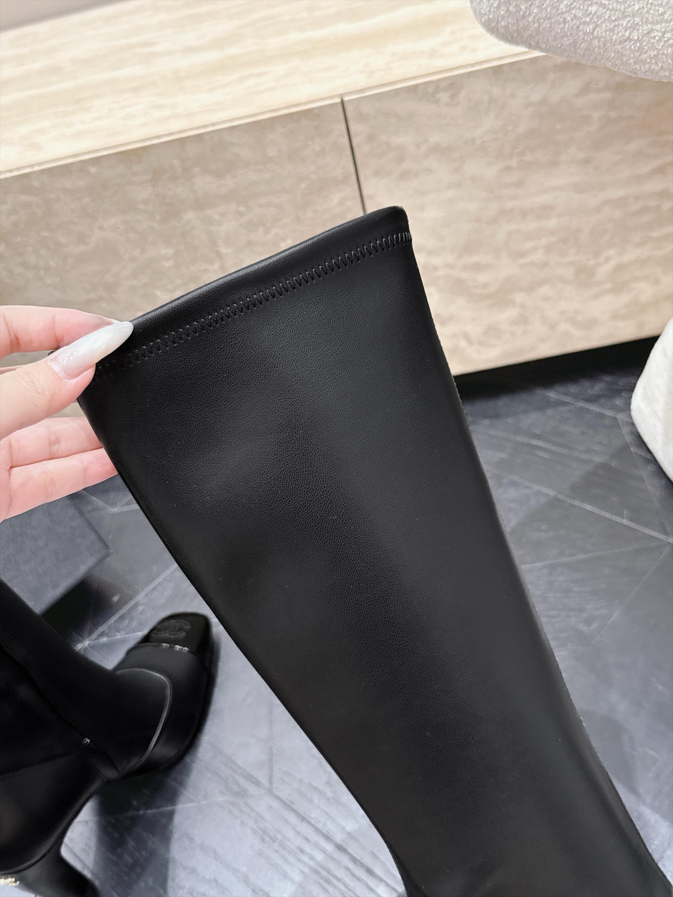 Chanel 香奈乎 2026vs早秋新品靴子系列……圆头弹力高靴长靴 超酷超飒战靴，上脚显瘦增，高超级百搭，脚感非常好
