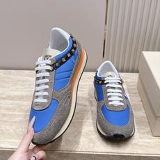 超火爆 Valentino 华伦天奴 最新情侣款铆钉蝴蝶复古阿甘运动鞋 超多明星网红种草 赵露思王俊凯同款 复古运 超火爆 Valentino 华伦天奴 最新情侣款铆钉蝴蝶复古阿甘运动鞋 超多明星网红种草 赵露思王俊凯同款 复古运