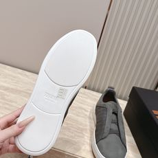男款 杰尼亚Zegna ✅2026vs早秋爆款休闲系列……男士圆头休闲鞋 标志三叉弹性细节彰显出传统皮鞋的手工缝 男款 杰尼亚Zegna ✅2026vs早秋爆款休闲系列……男士圆头休闲鞋 标志三叉弹性细节彰显出传统皮鞋的手工缝