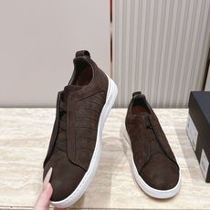 男款 杰尼亚Zegna ✅2026vs早秋爆款休闲系列……男士圆头休闲鞋 标志三叉弹性细节彰显出传统皮鞋的手工缝 男款 杰尼亚Zegna ✅2026vs早秋爆款休闲系列……男士圆头休闲鞋 标志三叉弹性细节彰显出传统皮鞋的手工缝