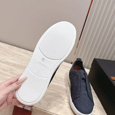 男款 杰尼亚Zegna ✅2026vs早秋爆款休闲系列……男士圆头休闲鞋 标志三叉弹性细节彰显出传统皮鞋的手工缝 男款 杰尼亚Zegna ✅2026vs早秋爆款休闲系列……男士圆头休闲鞋 标志三叉弹性细节彰显出传统皮鞋的手工缝