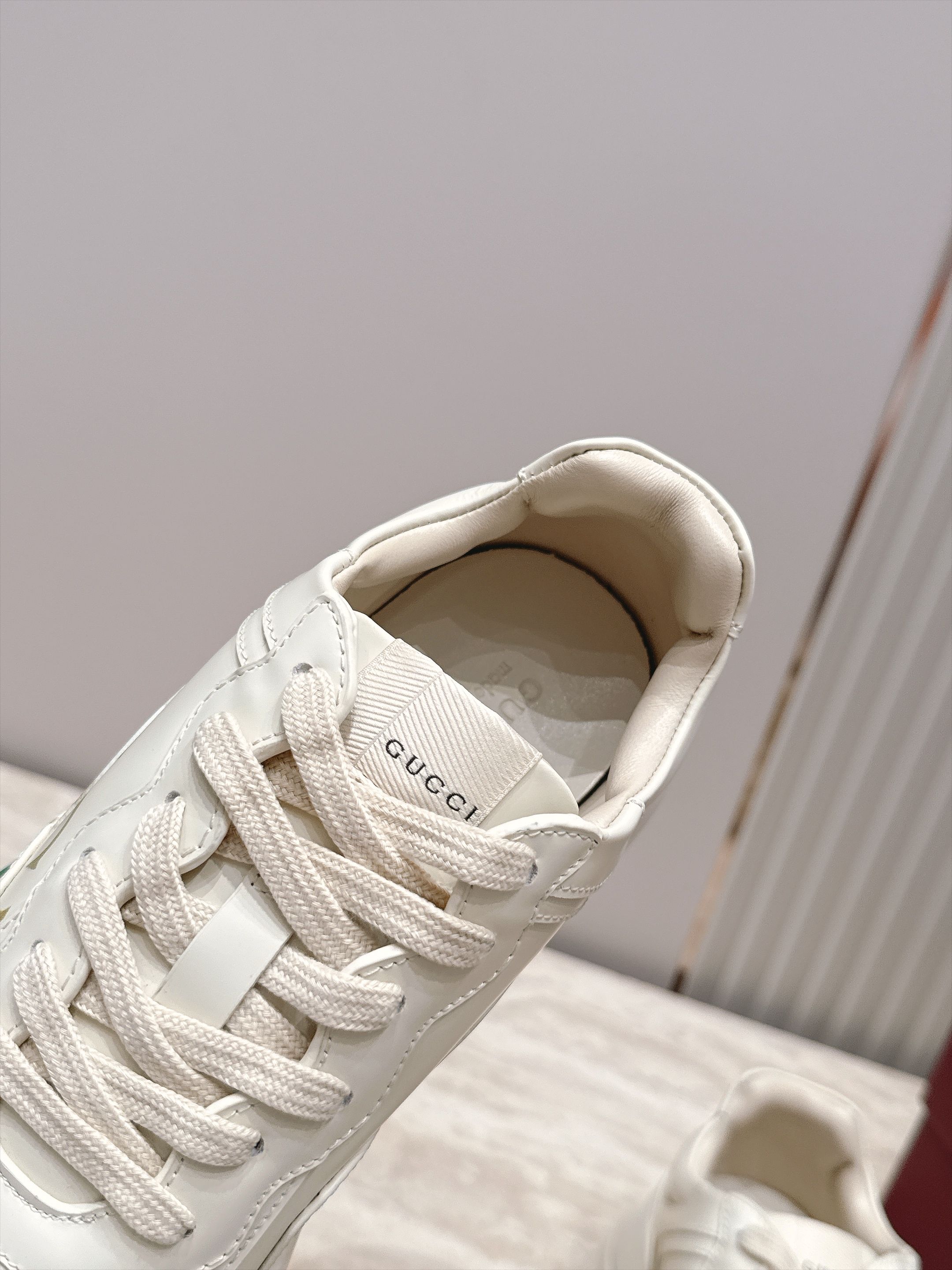 顶级版本 新色系   Gucci 古驰经典老爹鞋运动鞋跑鞋 情侣款 经典升级加新色 真的好飒！再次演绎了G家的酷时尚的理