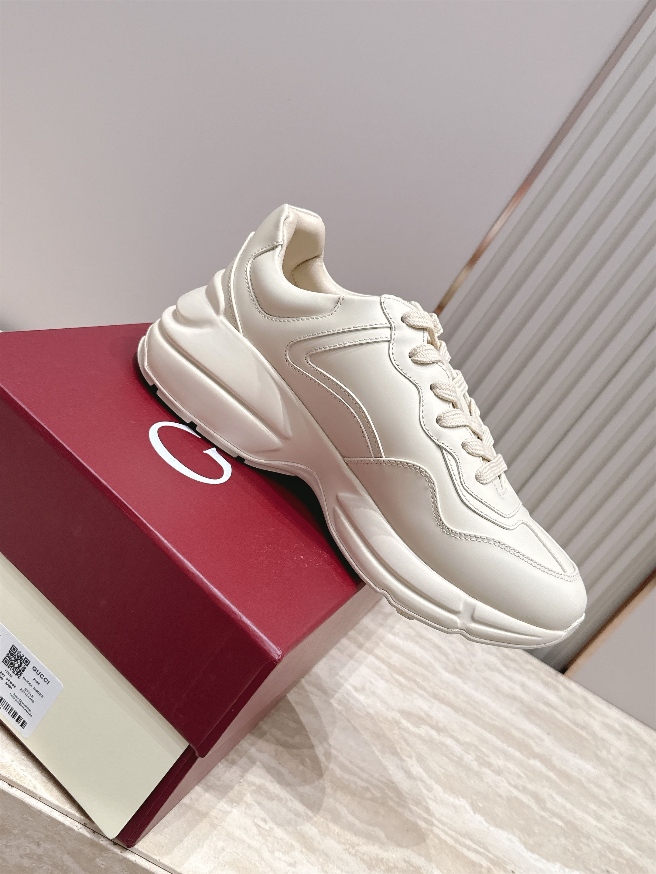 顶级版本 新色系   Gucci 古驰经典老爹鞋运动鞋跑鞋 情侣款 经典升级加新色 真的好飒！再次演绎了G家的酷时尚的理