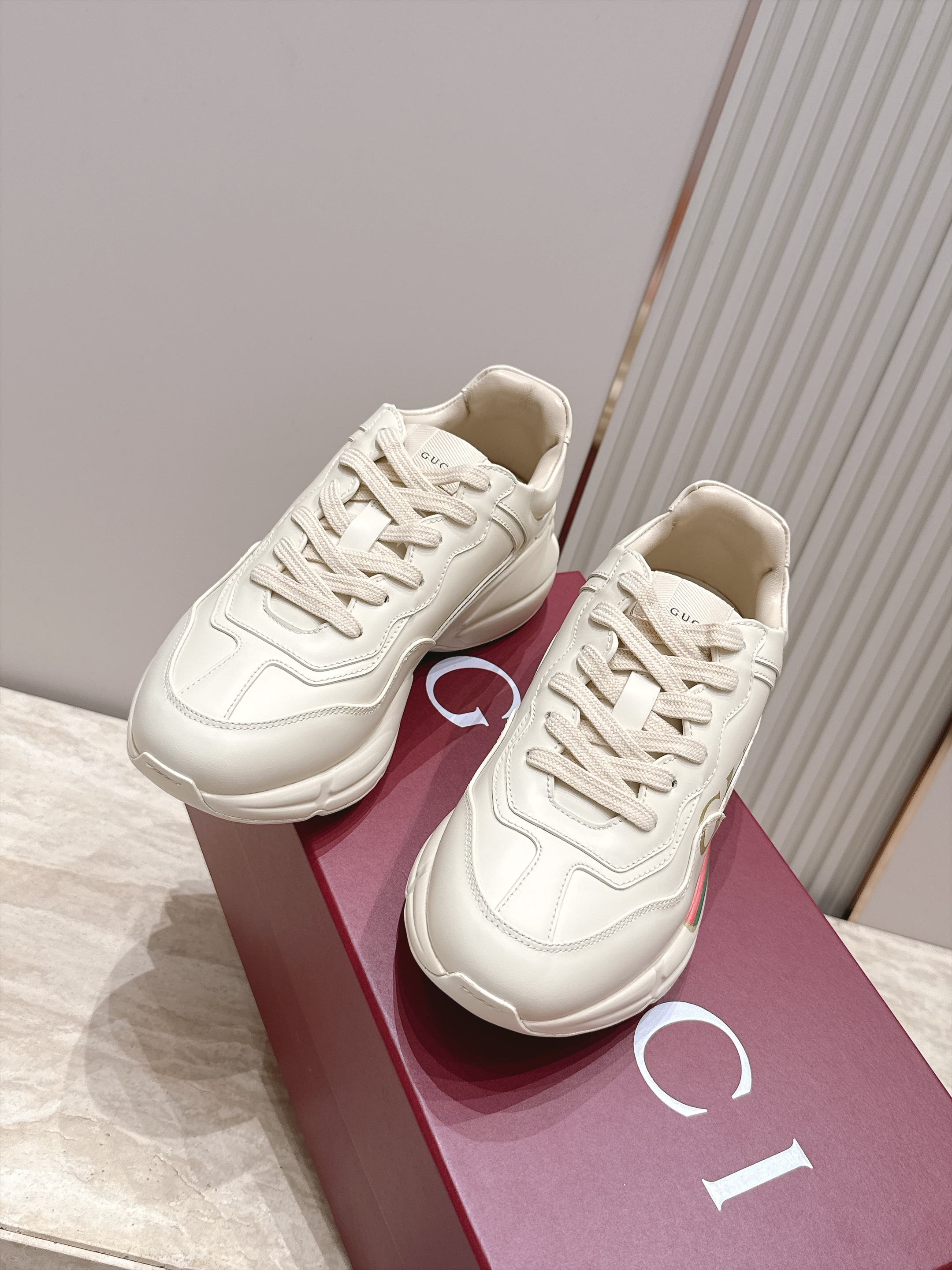 顶级版本 新色系   Gucci 古驰经典老爹鞋运动鞋跑鞋 情侣款 经典升级加新色 真的好飒！再次演绎了G家的酷时尚的理