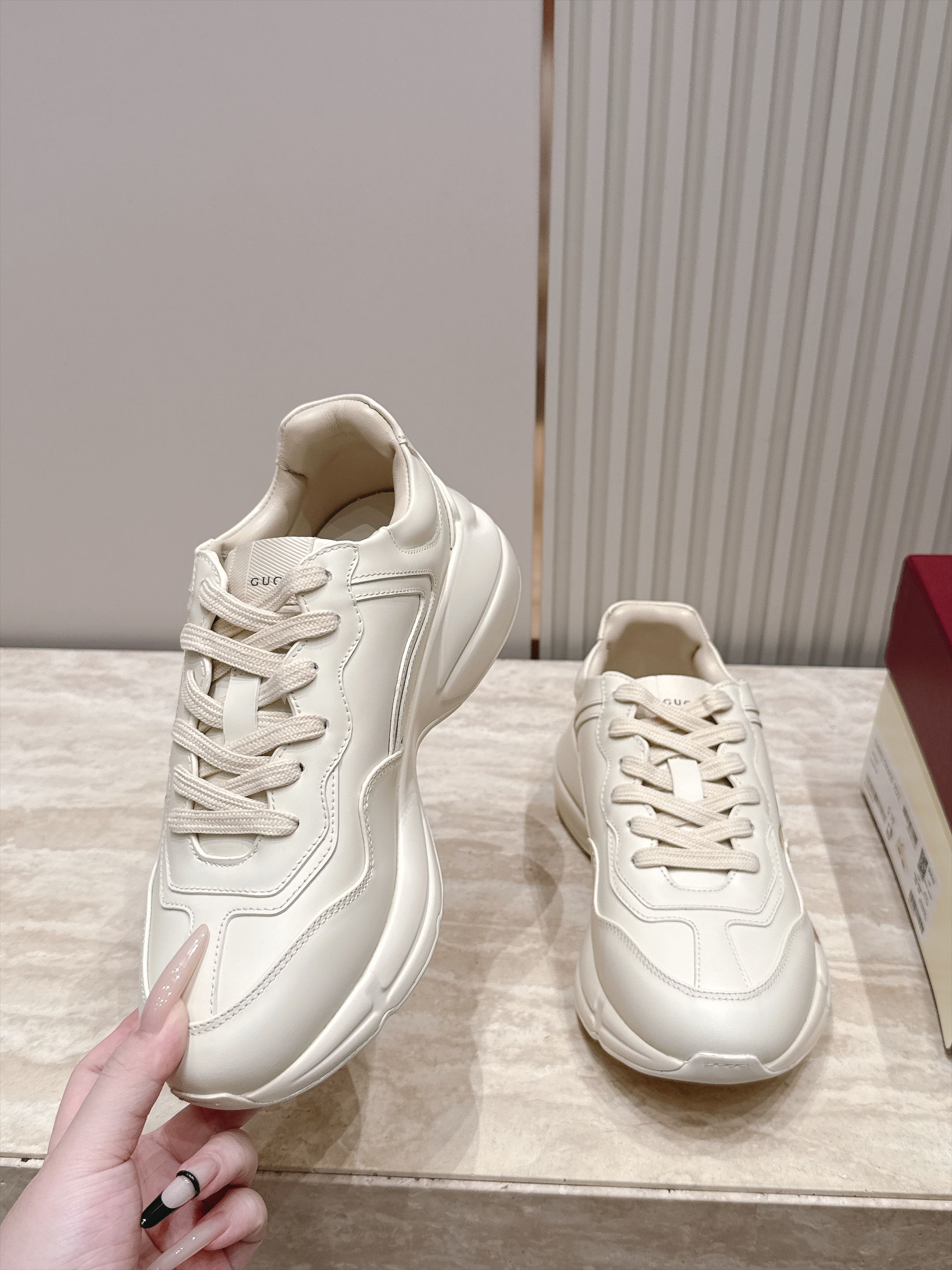 顶级版本 新色系   Gucci 古驰经典老爹鞋运动鞋跑鞋 情侣款 经典升级加新色 真的好飒！再次演绎了G家的酷时尚的理