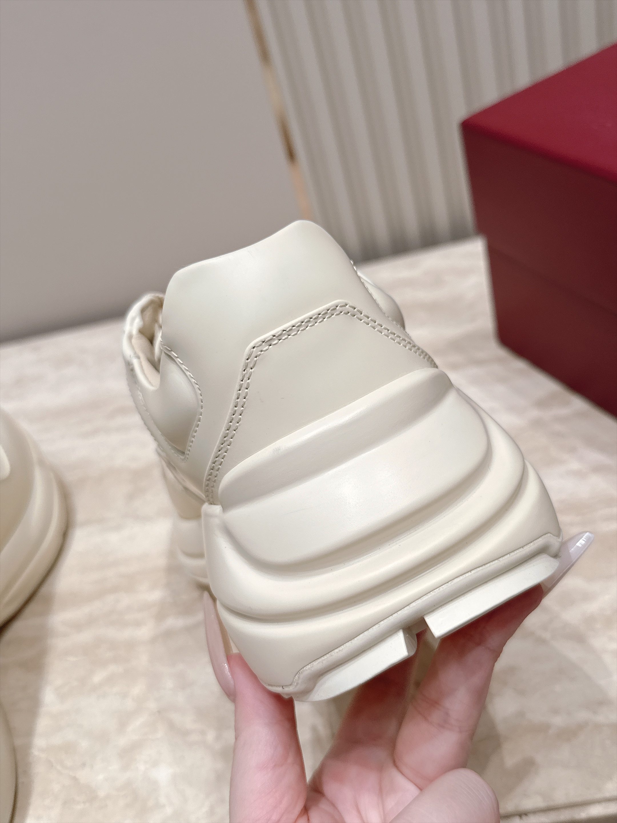 顶级版本 新色系   Gucci 古驰经典老爹鞋运动鞋跑鞋 情侣款 经典升级加新色 真的好飒！再次演绎了G家的酷时尚的理
