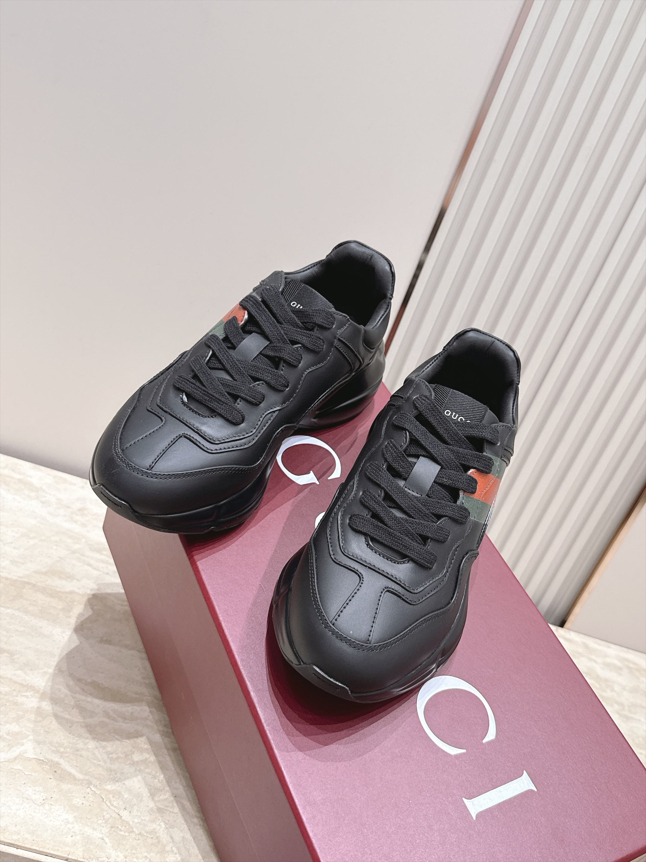 顶级版本 新色系   Gucci 古驰经典老爹鞋运动鞋跑鞋 情侣款 经典升级加新色 真的好飒！再次演绎了G家的酷时尚的理