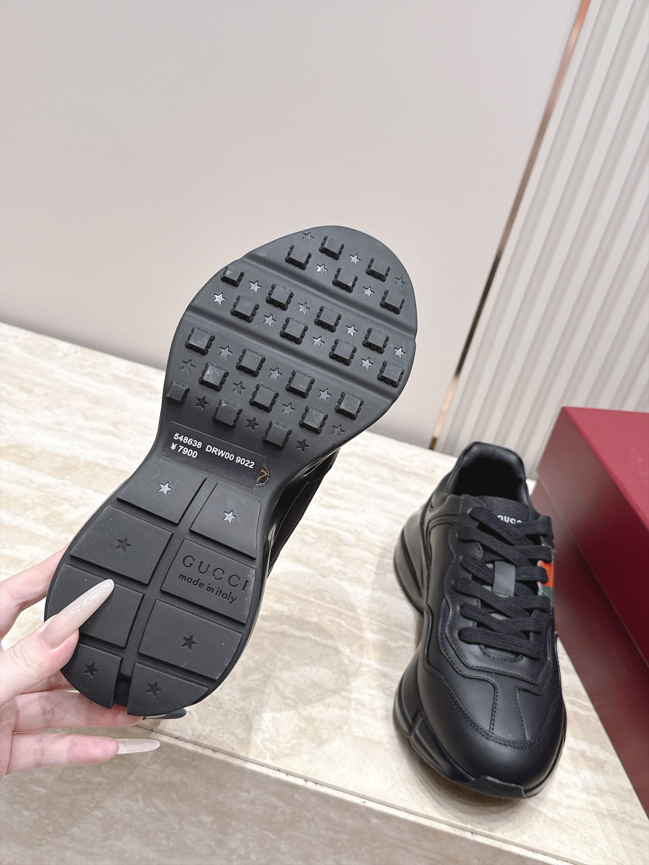 顶级版本 新色系   Gucci 古驰经典老爹鞋运动鞋跑鞋 情侣款 经典升级加新色 真的好飒！再次演绎了G家的酷时尚的理