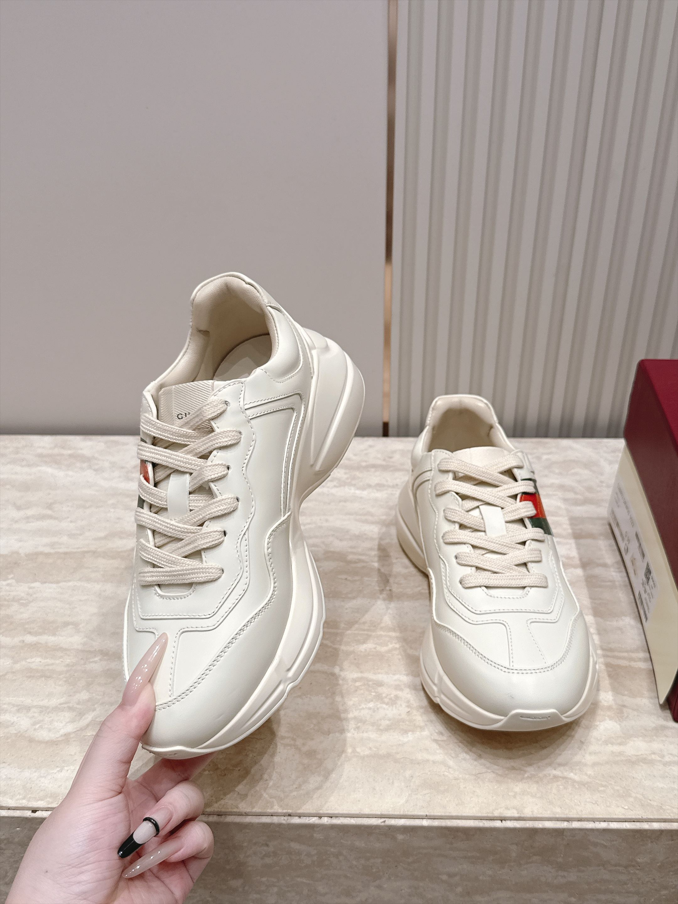 顶级版本 新色系   Gucci 古驰经典老爹鞋运动鞋跑鞋 情侣款 经典升级加新色 真的好飒！再次演绎了G家的酷时尚的理