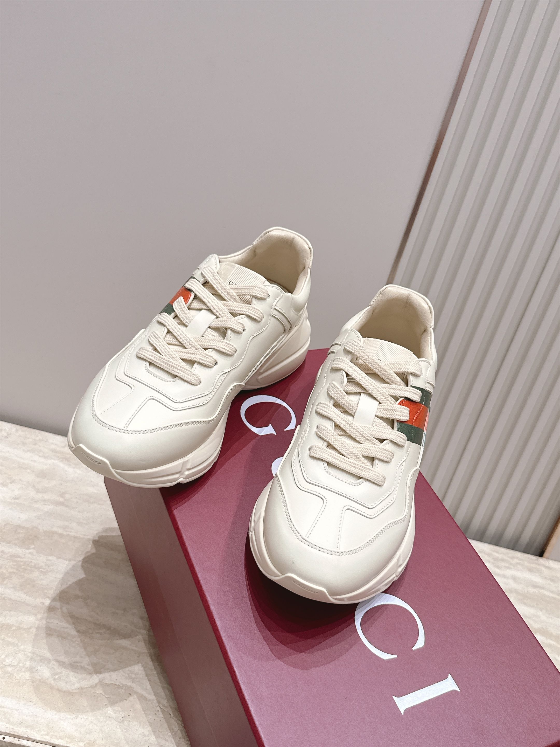 顶级版本 新色系   Gucci 古驰经典老爹鞋运动鞋跑鞋 情侣款 经典升级加新色 真的好飒！再次演绎了G家的酷时尚的理