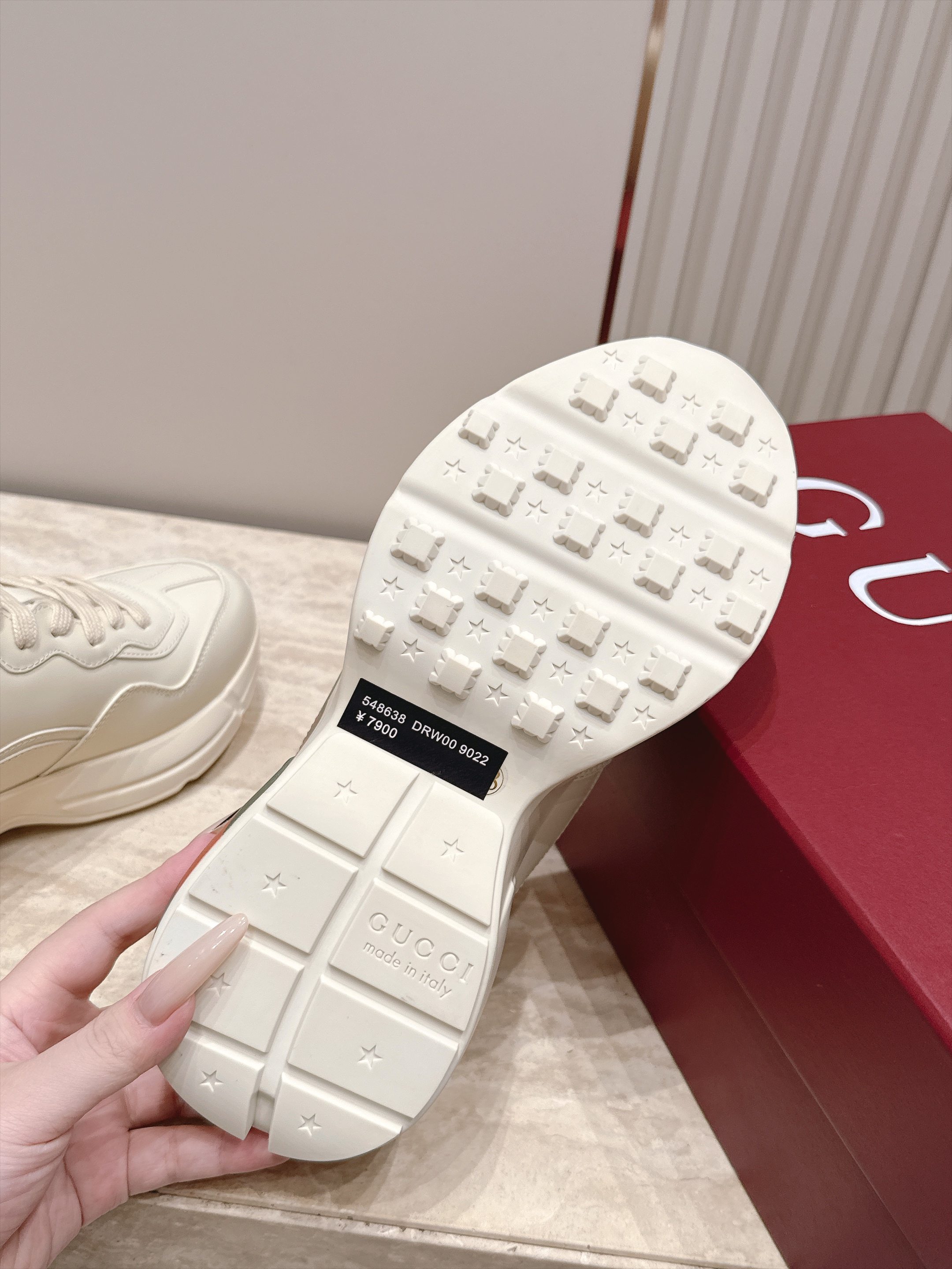 顶级版本 新色系   Gucci 古驰经典老爹鞋运动鞋跑鞋 情侣款 经典升级加新色 真的好飒！再次演绎了G家的酷时尚的理