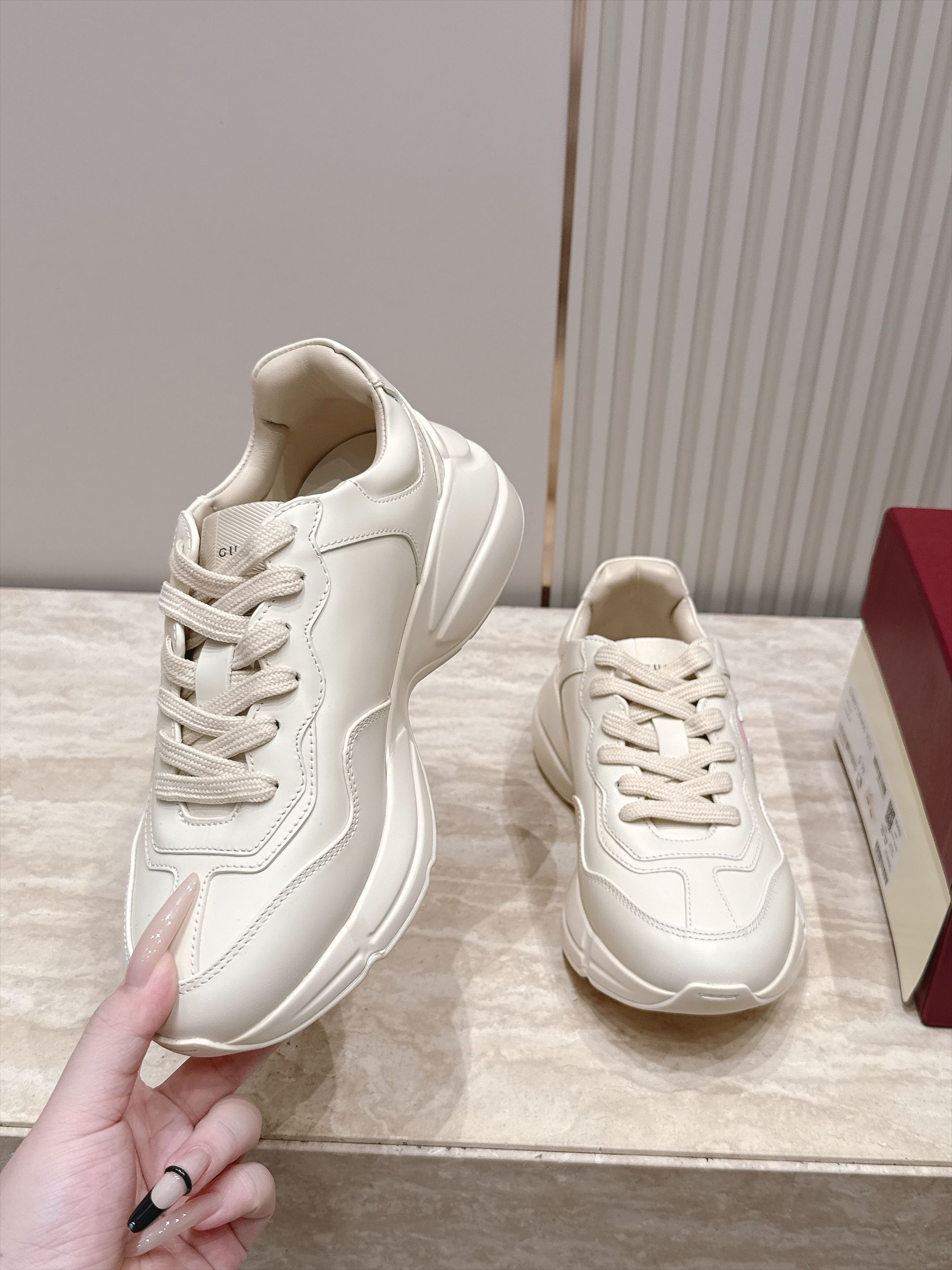顶级版本 新色系   Gucci 古驰经典老爹鞋运动鞋跑鞋 情侣款 经典升级加新色 真的好飒！再次演绎了G家的酷时尚的理