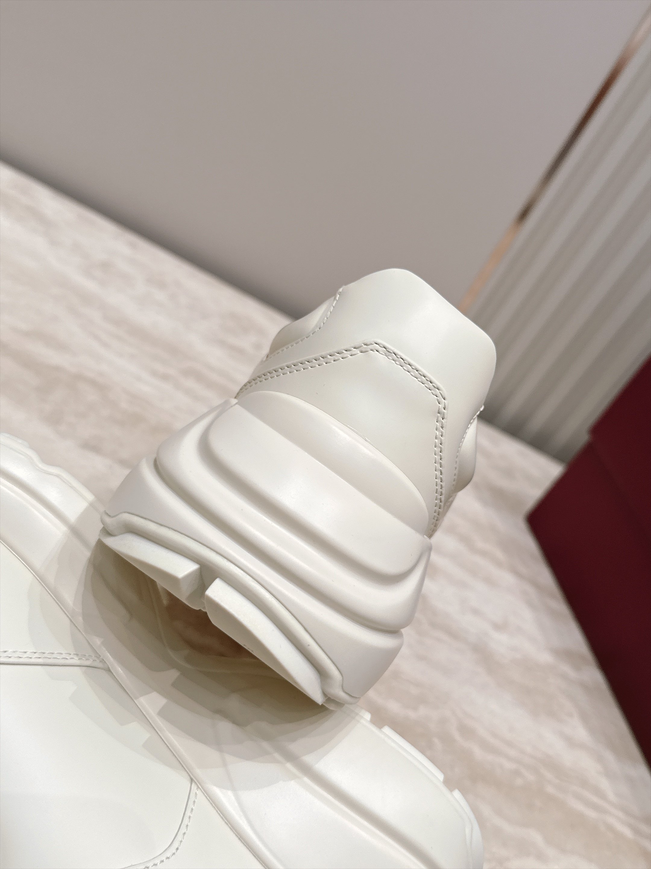 顶级版本 新色系   Gucci 古驰经典老爹鞋运动鞋跑鞋 情侣款 经典升级加新色 真的好飒！再次演绎了G家的酷时尚的理