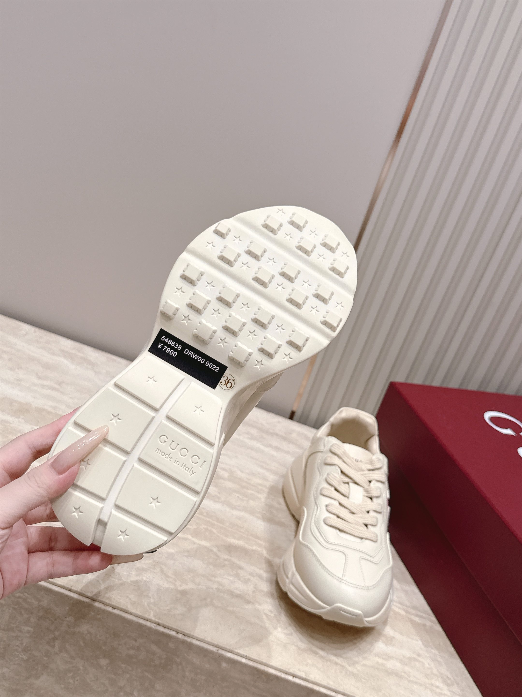 顶级版本 新色系   Gucci 古驰经典老爹鞋运动鞋跑鞋 情侣款 经典升级加新色 真的好飒！再次演绎了G家的酷时尚的理