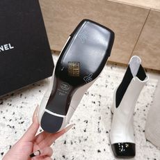 Chanel 香奈儿 2026vs秋冬新品靴子系列……方头高跟橡筋短靴 经典拼色 高级感满满 超飒战靴,上脚显瘦增高,绝 Chanel 香奈儿 2026vs秋冬新品靴子系列……方头高跟橡筋短靴 经典拼色 高级感满满 超飒战靴,上脚显瘦增高,绝
