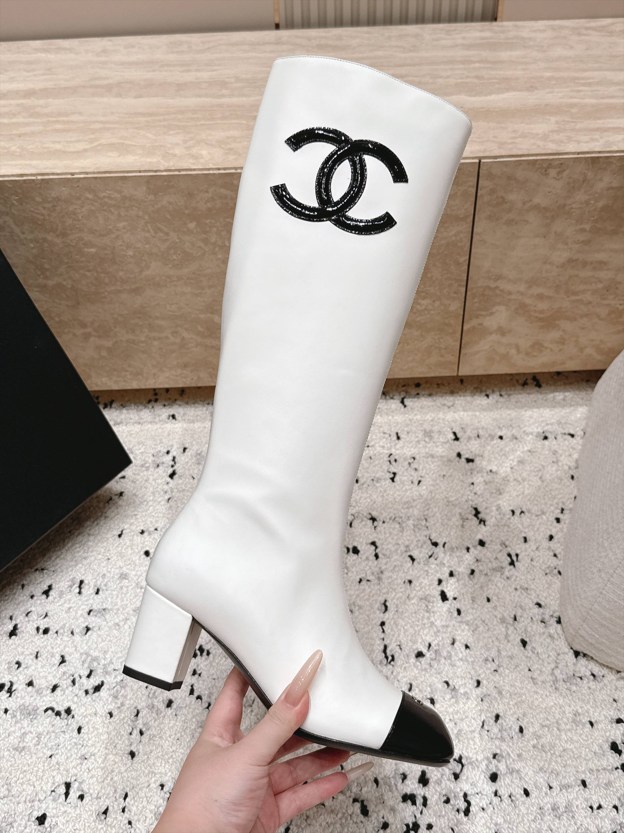 Chanel 香奈儿 2026vs秋冬新品靴子系列……方头高跟高筒靴长靴 经典拼色 高级感满满 超飒战靴，上脚显瘦增高，