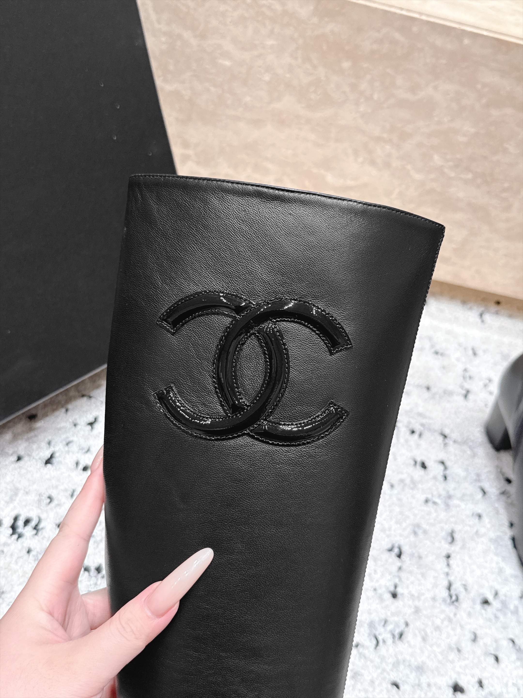 Chanel 香奈儿 2026vs秋冬新品靴子系列……方头高跟高筒靴长靴 经典拼色 高级感满满 超飒战靴，上脚显瘦增高，