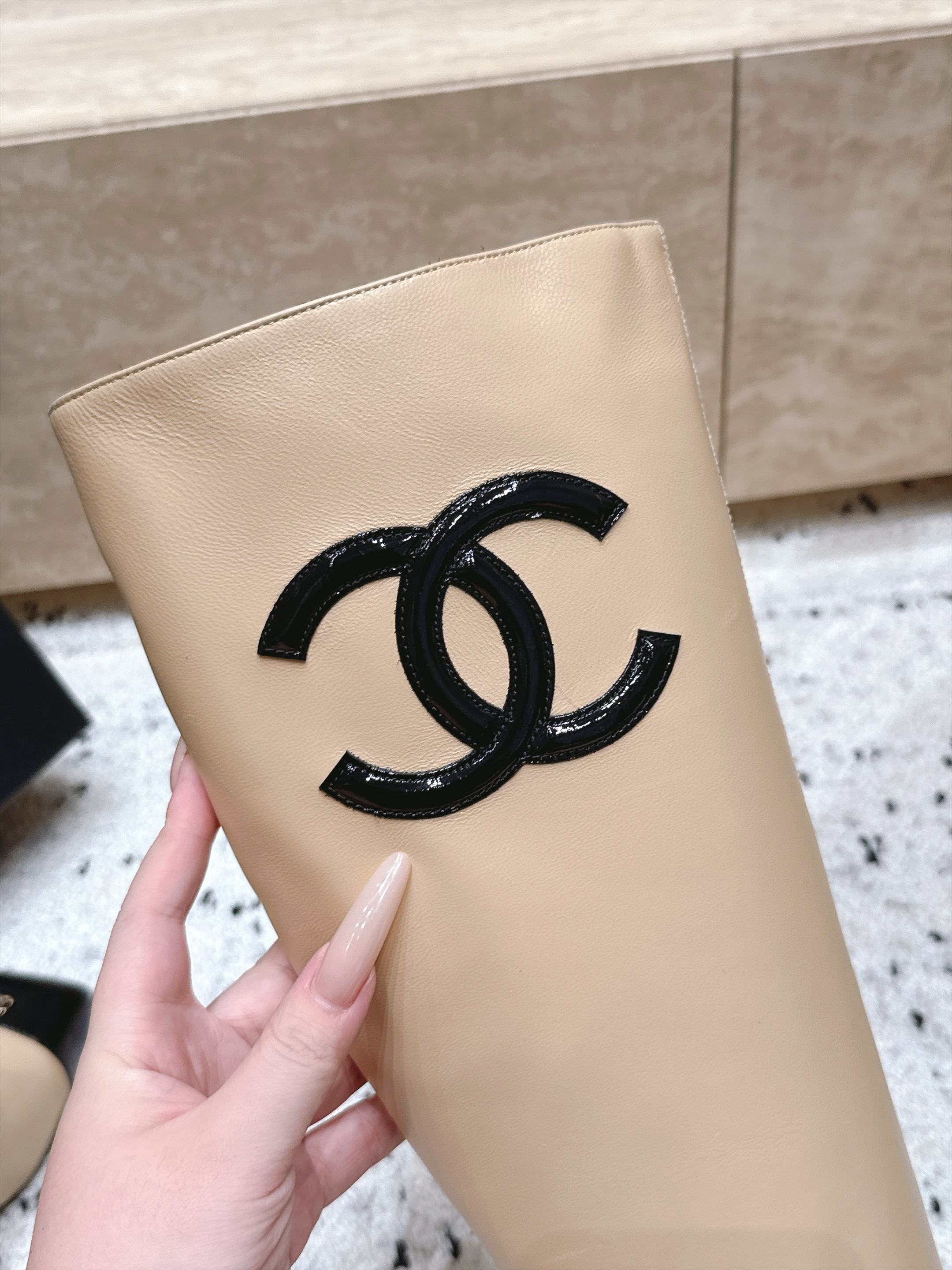 Chanel 香奈儿 2026vs秋冬新品靴子系列……方头高跟高筒靴长靴 经典拼色 高级感满满 超飒战靴，上脚显瘦增高，