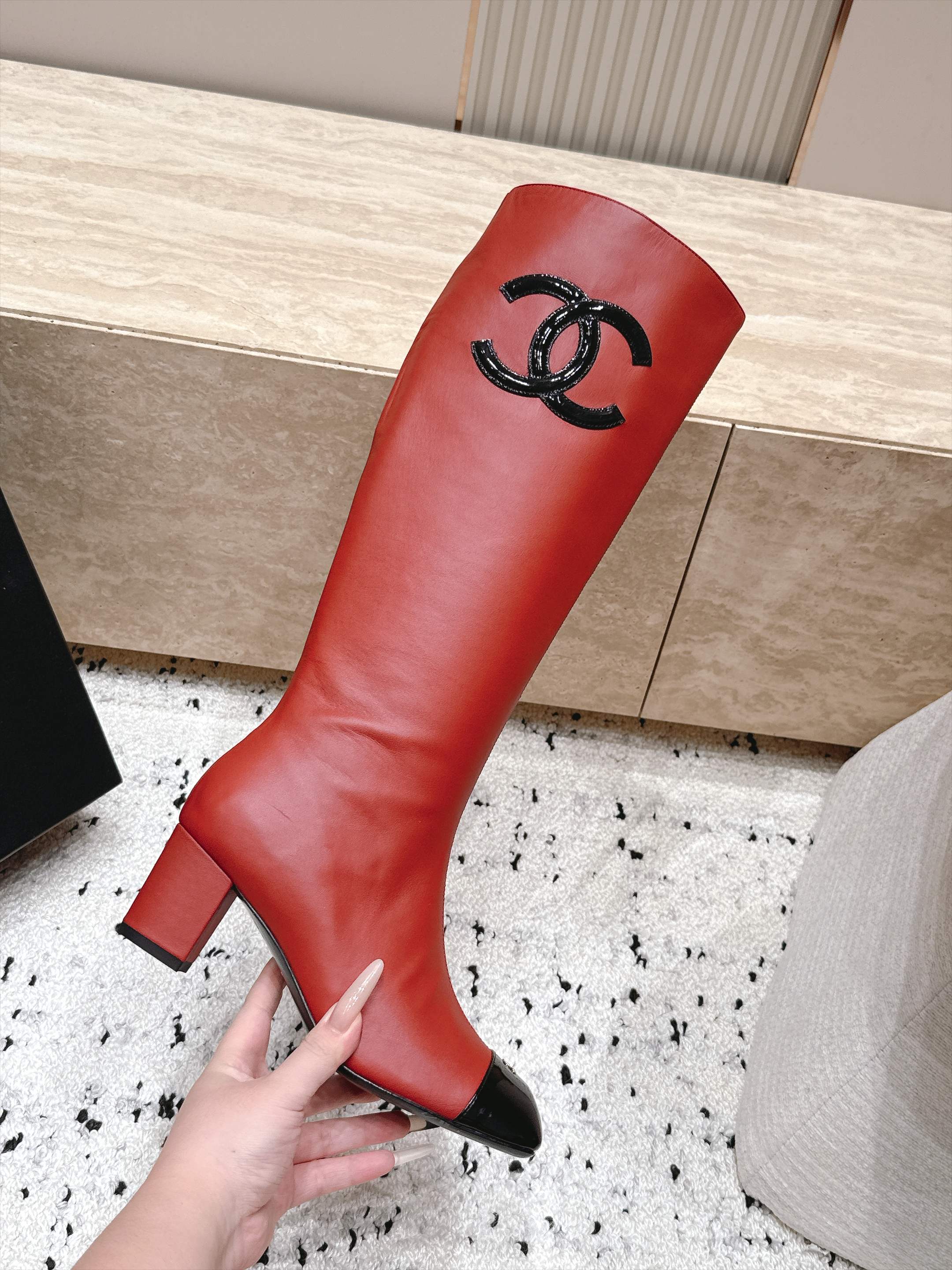 Chanel 香奈儿 2026vs秋冬新品靴子系列……方头高跟高筒靴长靴 经典拼色 高级感满满 超飒战靴，上脚显瘦增高，