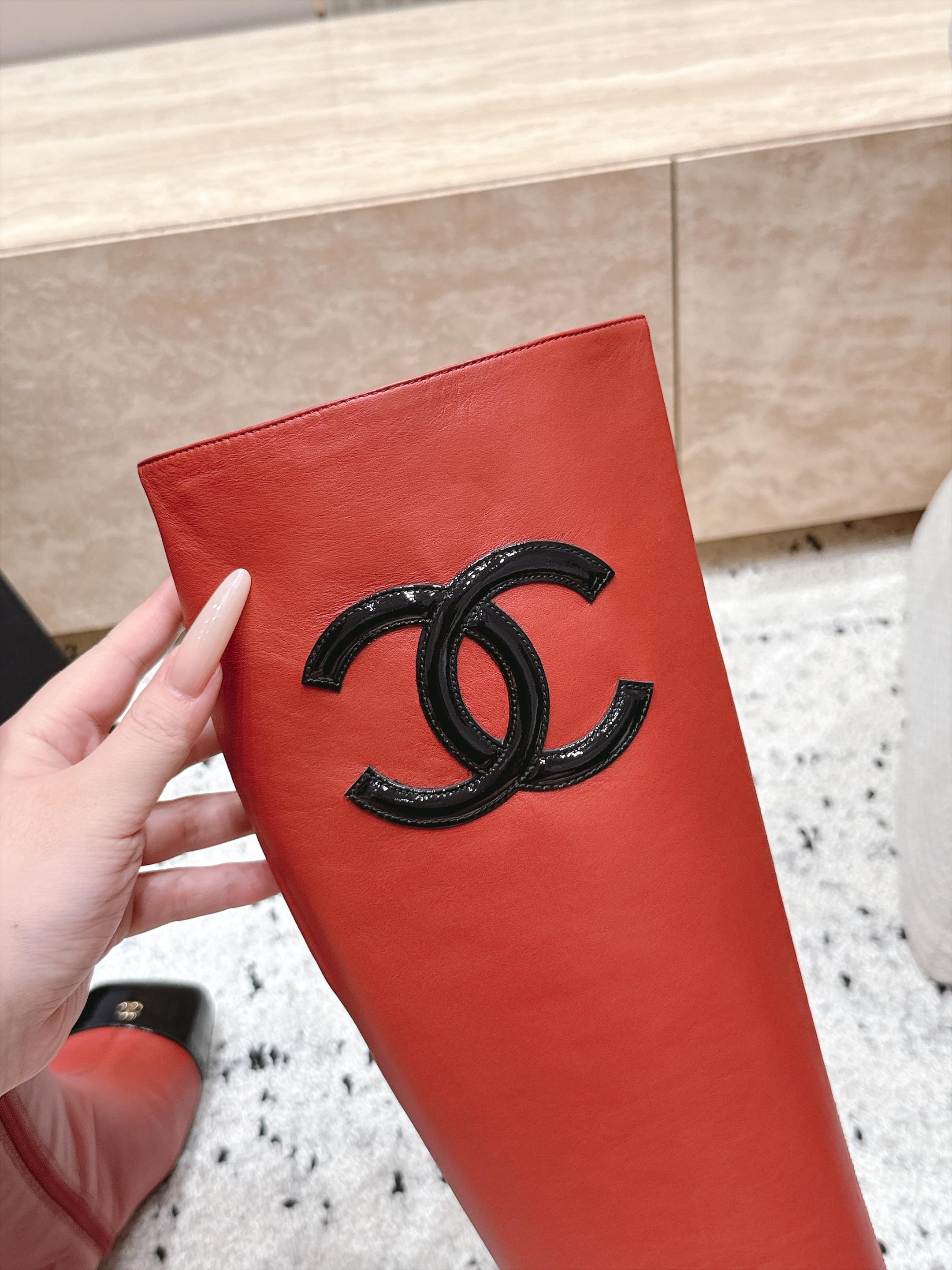 Chanel 香奈儿 2026vs秋冬新品靴子系列……方头高跟高筒靴长靴 经典拼色 高级感满满 超飒战靴，上脚显瘦增高，