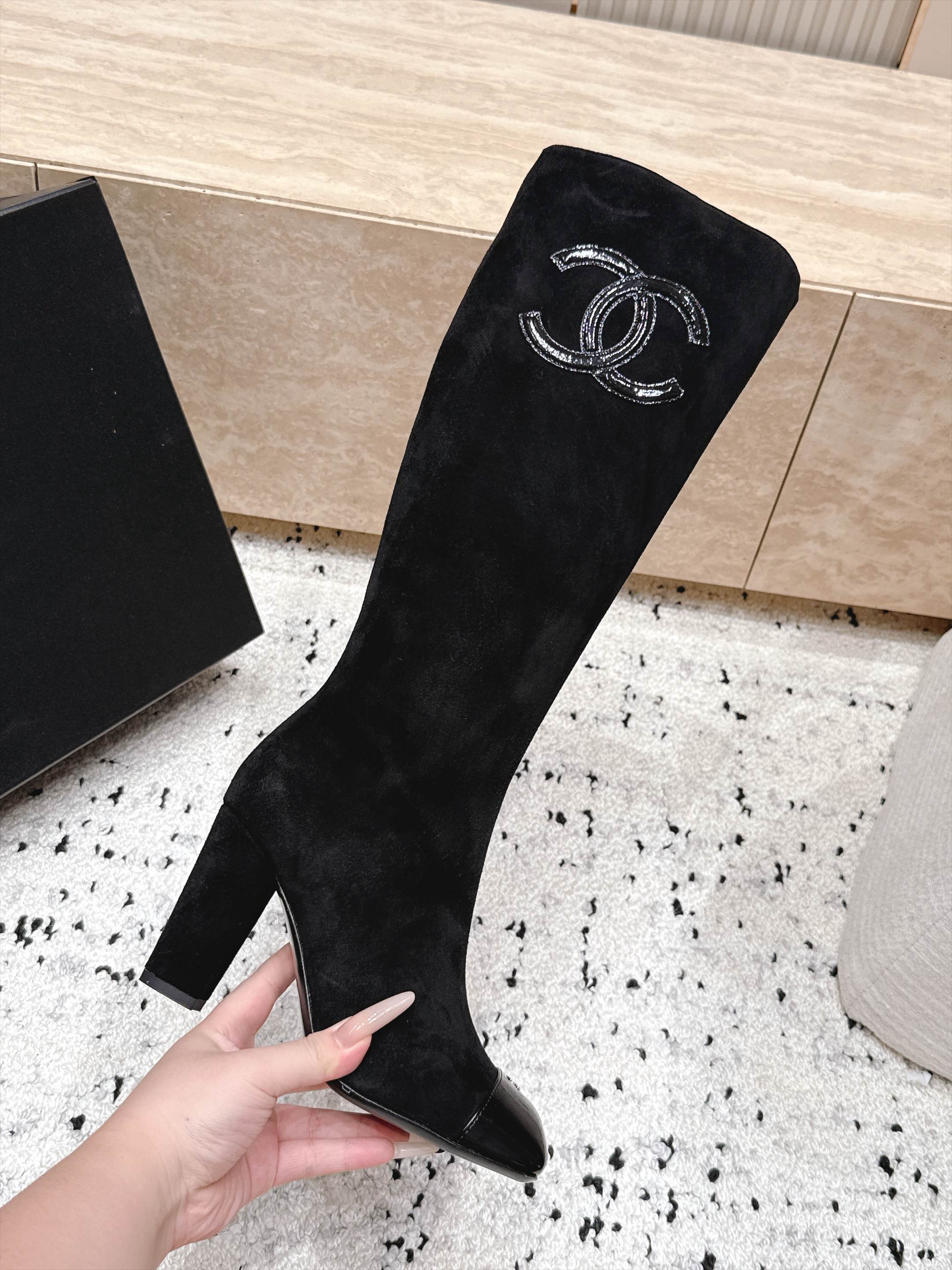 Chanel 香奈儿 2026vs秋冬新品靴子系列……方头高跟高筒靴长靴 经典拼色 高级感满满 超飒战靴，上脚显瘦增高，