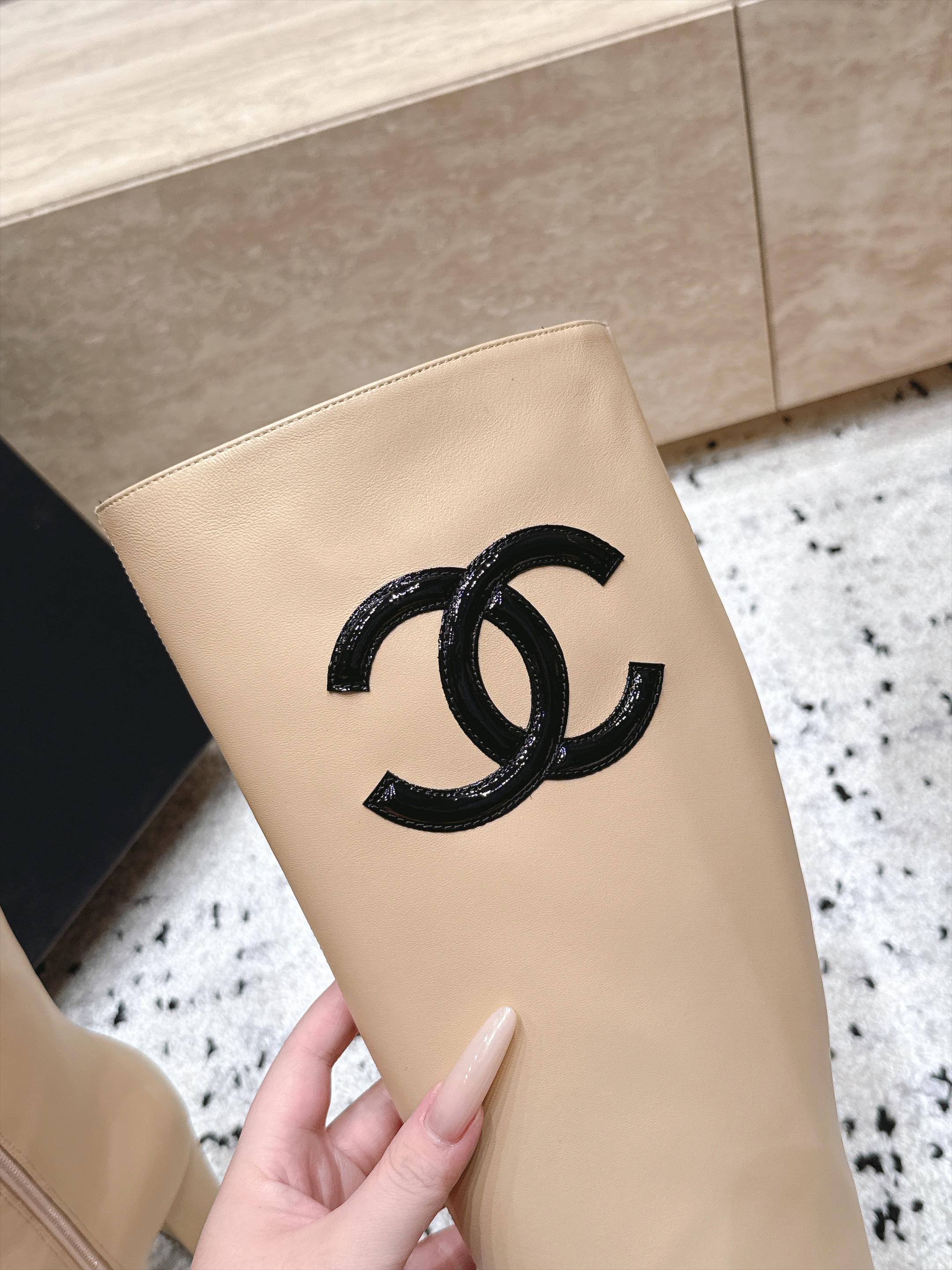 Chanel 香奈儿 2026vs秋冬新品靴子系列……方头高跟高筒靴长靴 经典拼色 高级感满满 超飒战靴，上脚显瘦增高，