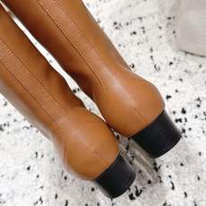 BY FAR~2026vs秋季新款时装靴系列… 【小方头一脚蹬高筒靴】 这几年也是特别火的尖头设计 ,羊皮内里,油牛皮工 BY FAR~2026vs秋季新款时装靴系列… 【小方头一脚蹬高筒靴】 这几年也是特别火的尖头设计 ,羊皮内里,油牛皮工