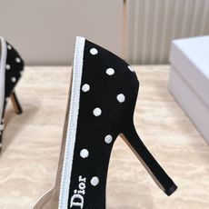 Dior 迪奥 26/早秋新款波点蝴蝶结尖头细跟高跟鞋 自带甜欲轻奢复古氛围感,利落尖头修饰足部线条,纤细鞋跟勾勒身姿, Dior 迪奥 26/早秋新款波点蝴蝶结尖头细跟高跟鞋 自带甜欲轻奢复古氛围感,利落尖头修饰足部线条,纤细鞋跟勾勒身姿,