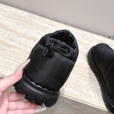 女 情侣款 男+10 情侣款 PRADA 普拉达 2026vs秋冬爆款雪地靴系列……三角标厚底雪地靴 这款厚底在欧 女 情侣款 男+10 情侣款 PRADA 普拉达 2026vs秋冬爆款雪地靴系列……三角标厚底雪地靴 这款厚底在欧