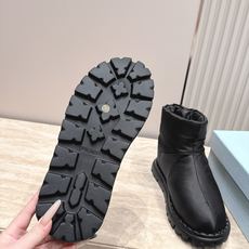 女 情侣款 男+10 情侣款 PRADA 普拉达 2026vs秋冬爆款雪地靴系列……三角标厚底雪地靴 这款厚底在欧 女 情侣款 男+10 情侣款 PRADA 普拉达 2026vs秋冬爆款雪地靴系列……三角标厚底雪地靴 这款厚底在欧
