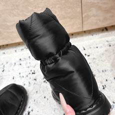 女 情侣款 男+10 情侣款 PRADA 普拉达 2026vs秋冬爆款雪地靴系列……三角标厚底雪地靴 这款厚底在欧 女 情侣款 男+10 情侣款 PRADA 普拉达 2026vs秋冬爆款雪地靴系列……三角标厚底雪地靴 这款厚底在欧