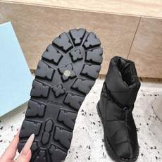 女 情侣款 男+10 情侣款 PRADA 普拉达 2026vs秋冬爆款雪地靴系列……三角标厚底雪地靴 这款厚底在欧 女 情侣款 男+10 情侣款 PRADA 普拉达 2026vs秋冬爆款雪地靴系列……三角标厚底雪地靴 这款厚底在欧