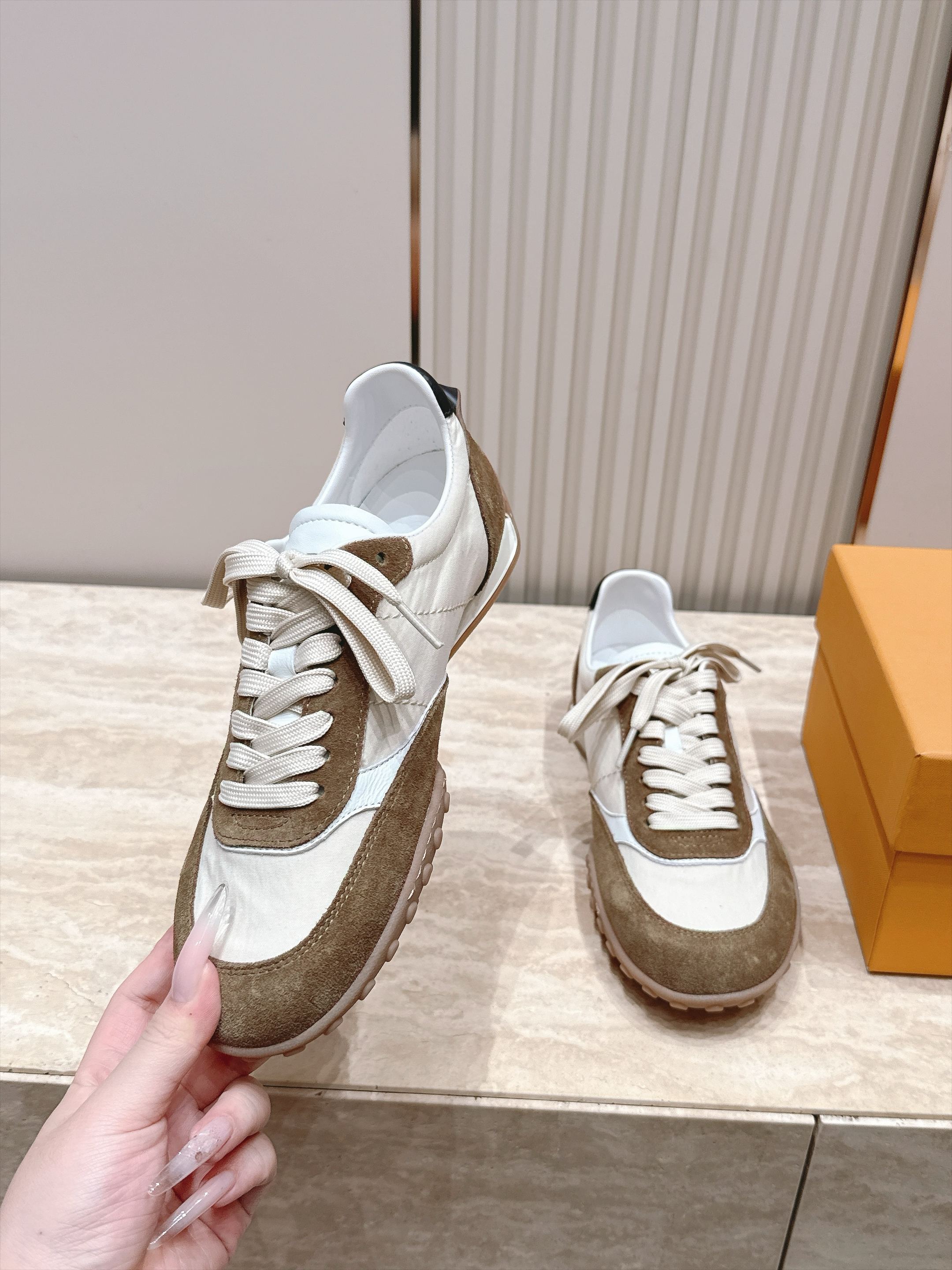 女 男+10 情侣款 Tods 托德斯26ss秋冬新品 休闲运动鞋 德训鞋 复古拼色设计 轻便透气超适合日常穿搭 女 男+10 情侣款 Tods 托德斯26ss秋冬新品 休闲运动鞋 德训鞋 复古拼色设计 轻便透气超适合日常穿搭